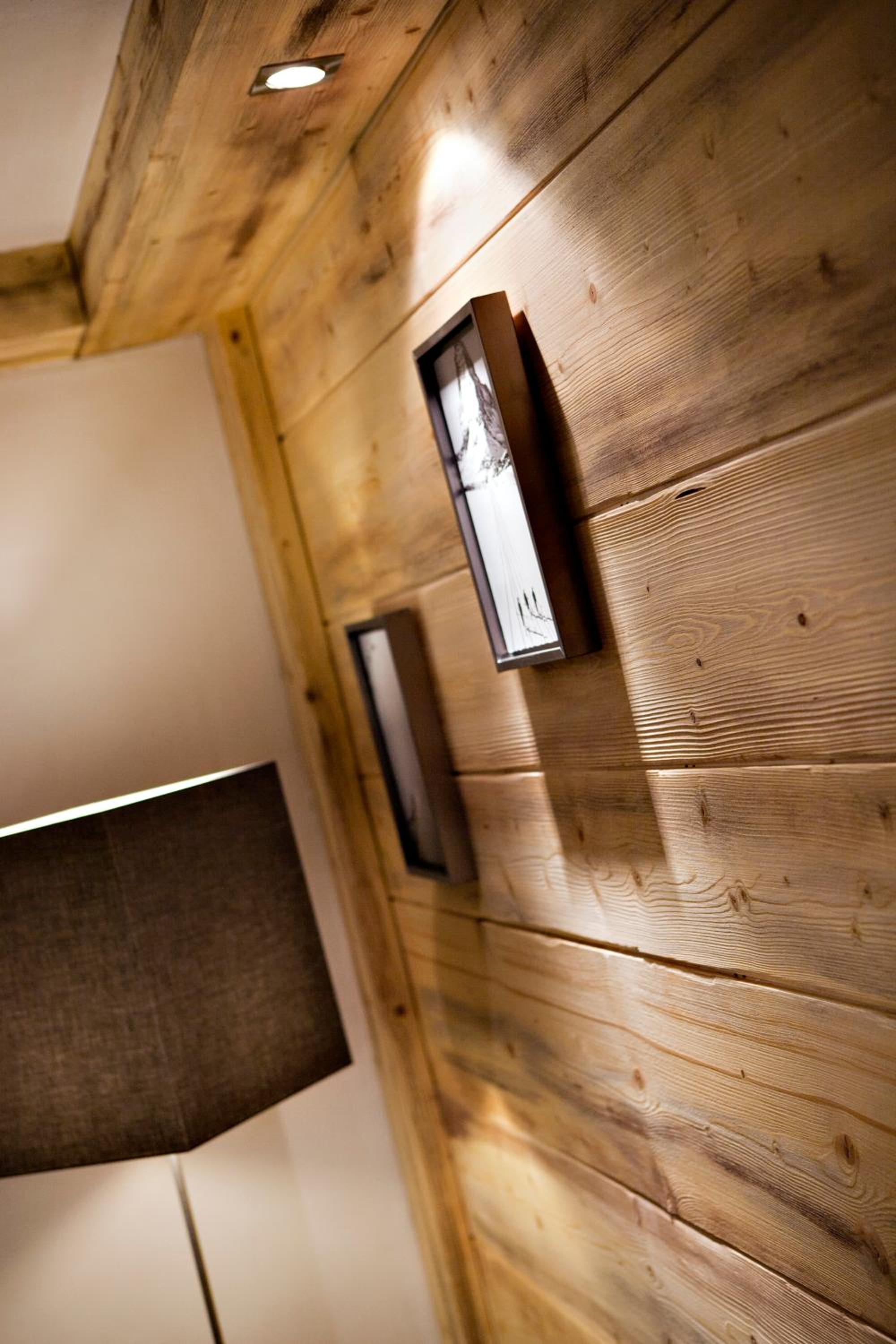 Two-Bedroom Apartment with Cabin and Spa Access (4 Adults and 2 Children)