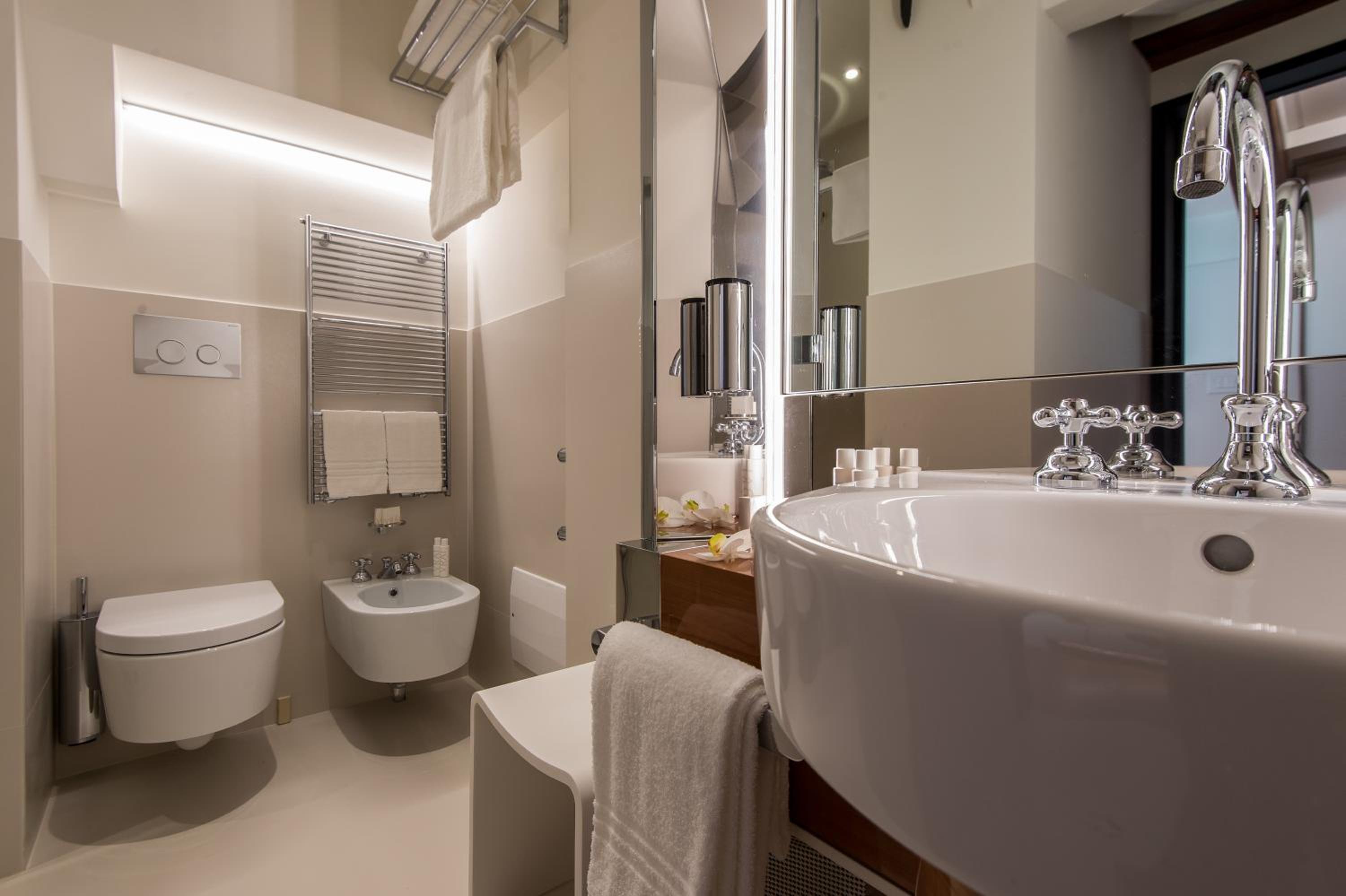 Luxury One-Bedroom Apartment with View  - no smoking