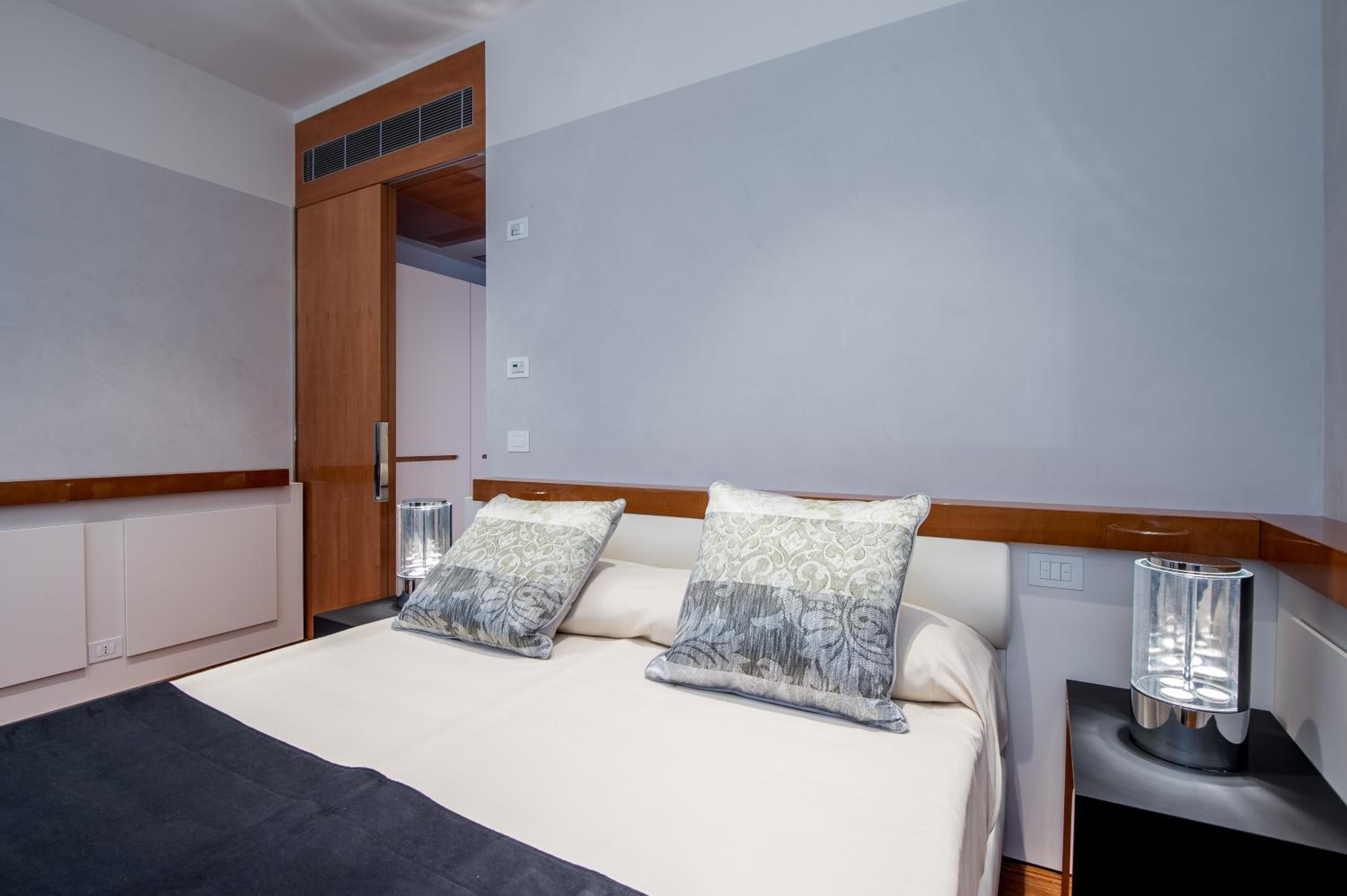 Executive One-Bedroom Apartment  - no smoking