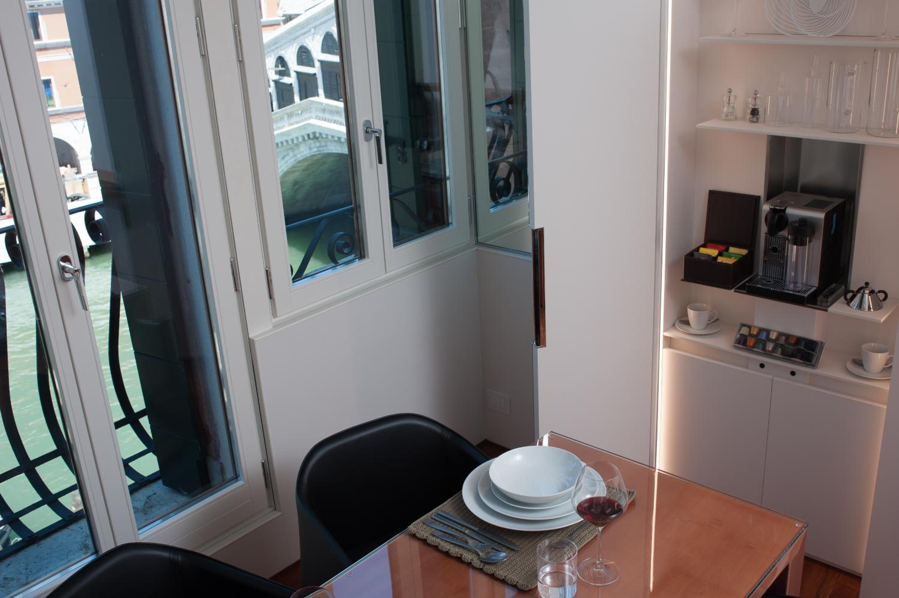 Deluxe One-Bedroom Apartment with View - no smoking