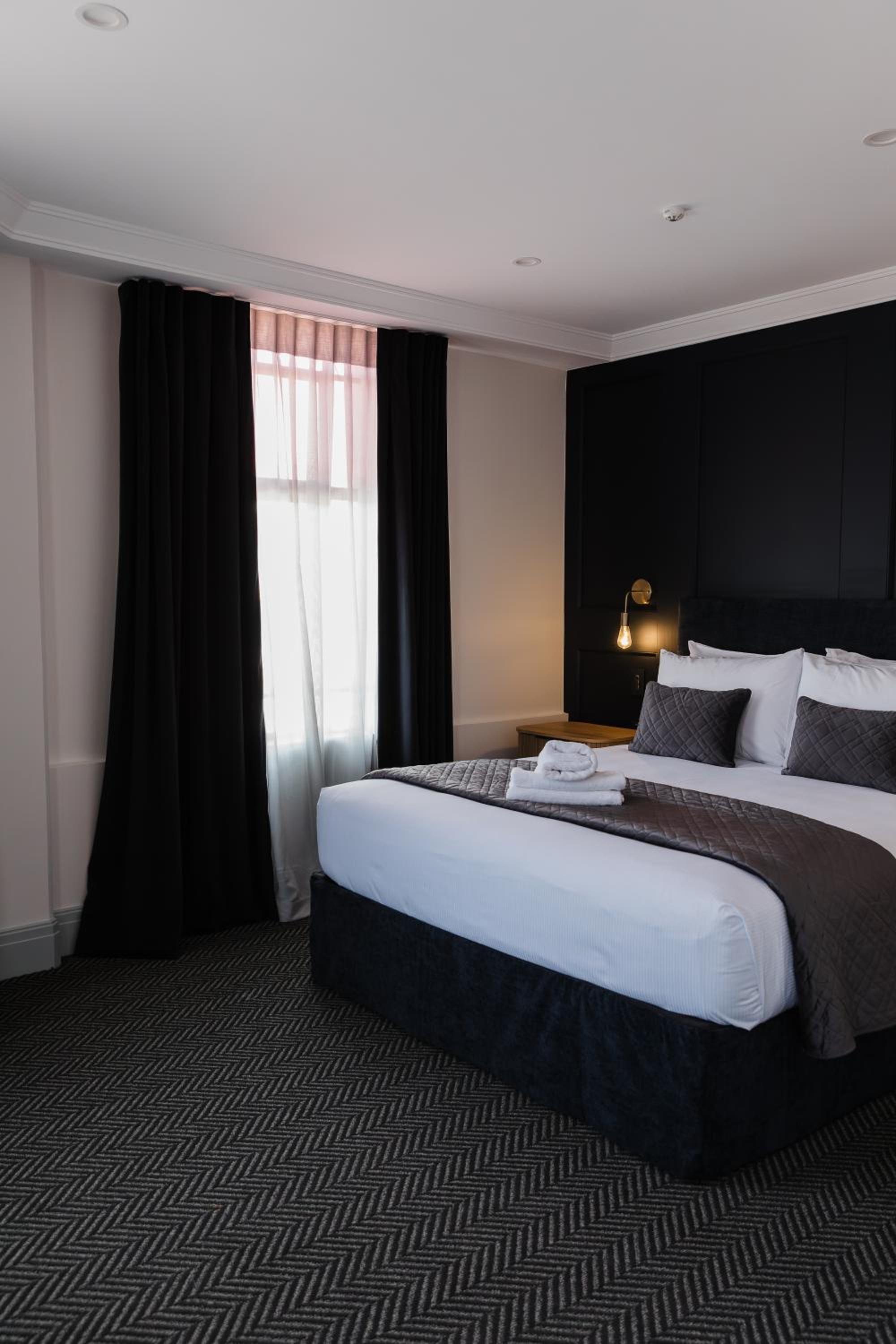 Deluxe King Suite