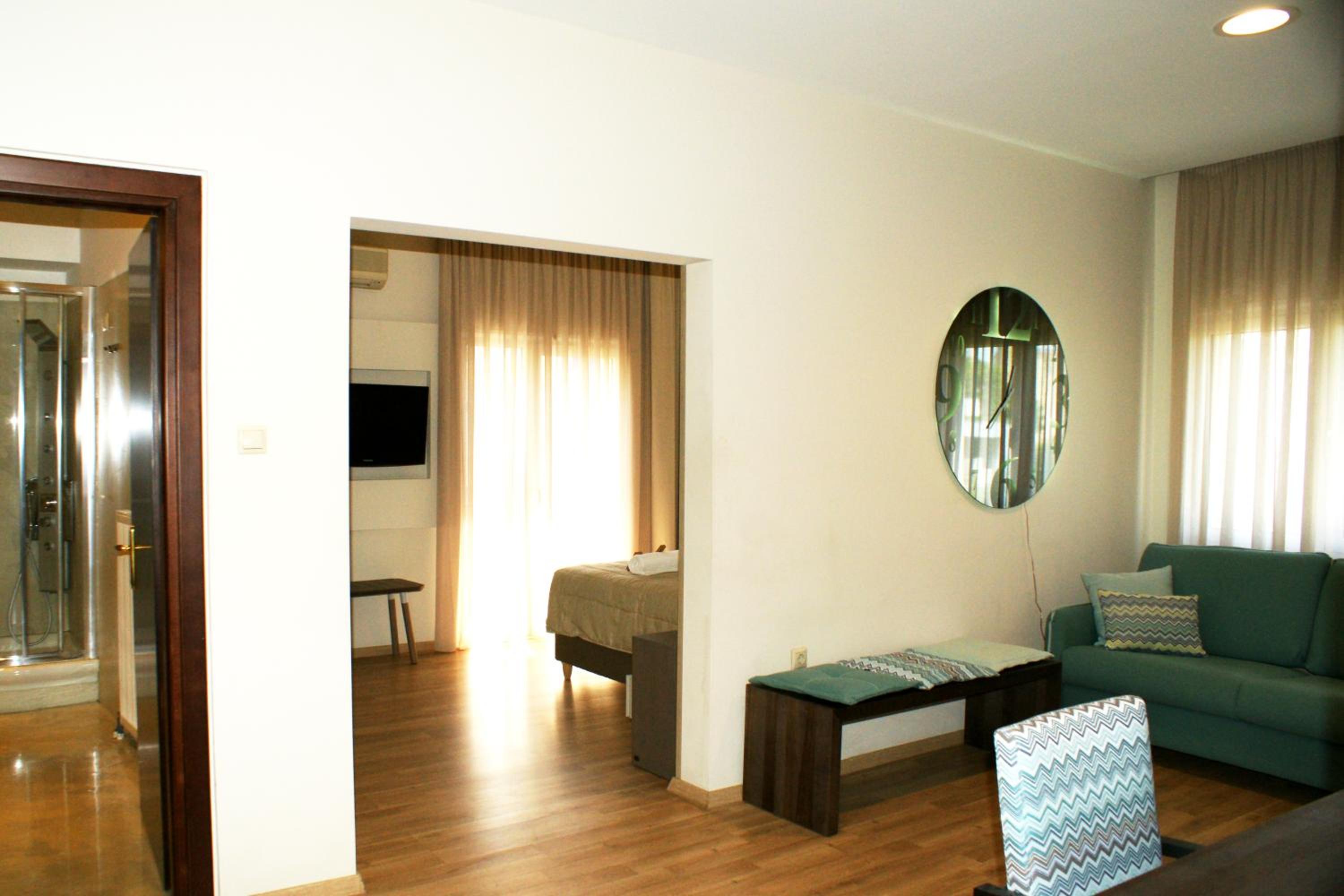 King Suite with Balcony photo 2