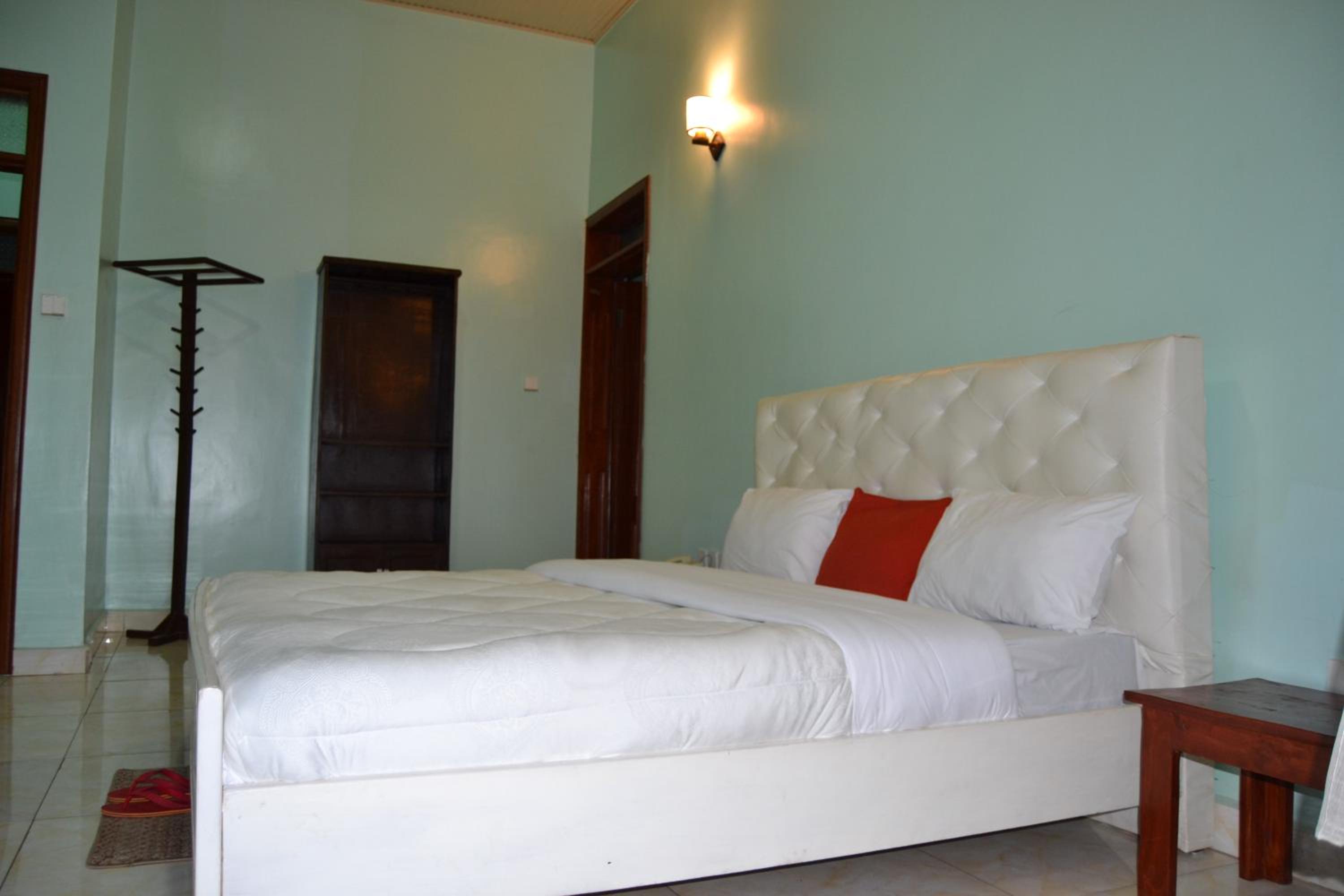 Deluxe Double Room (2 Adults + 1 Child) photo 3