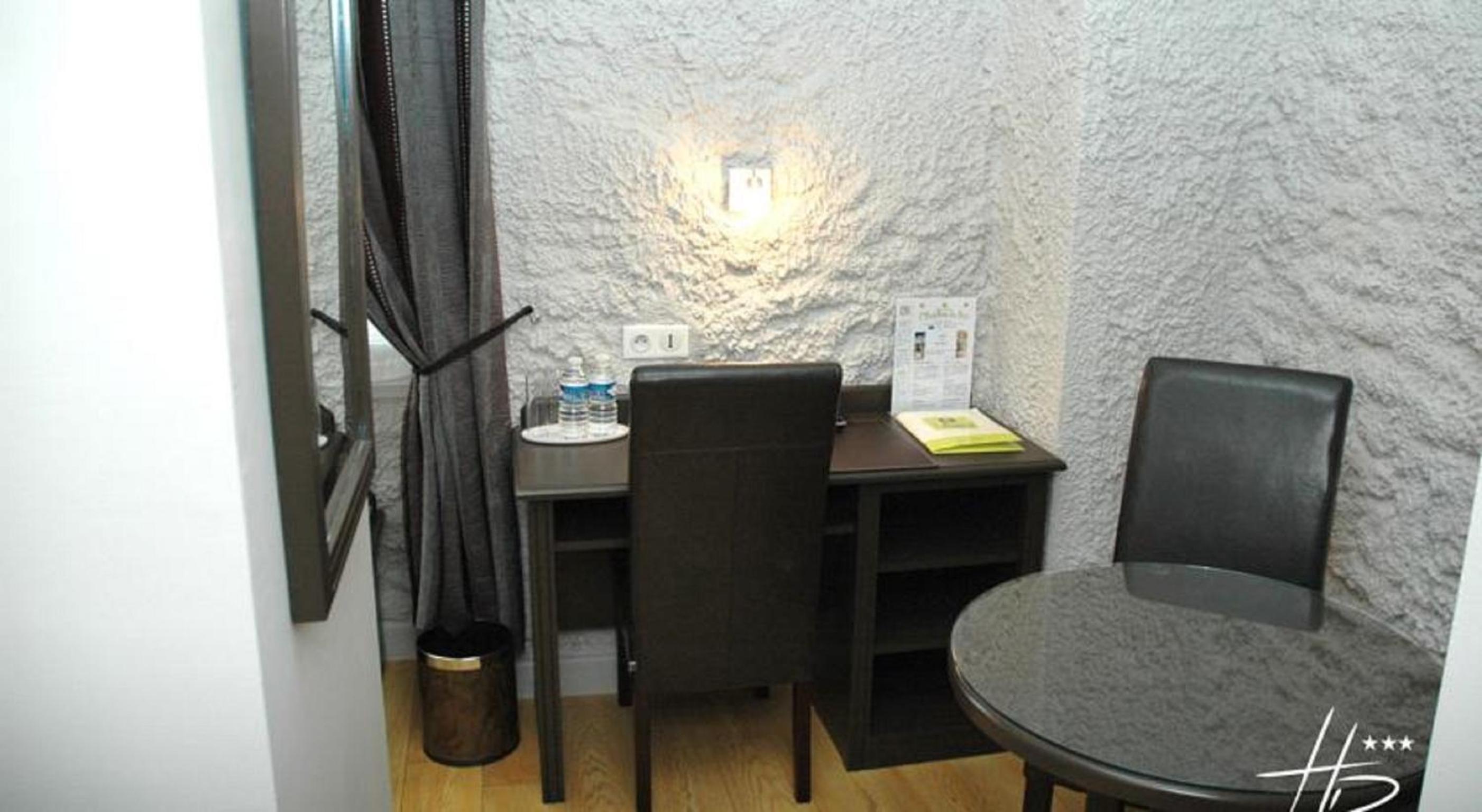 Twin Room with Bath photo 2