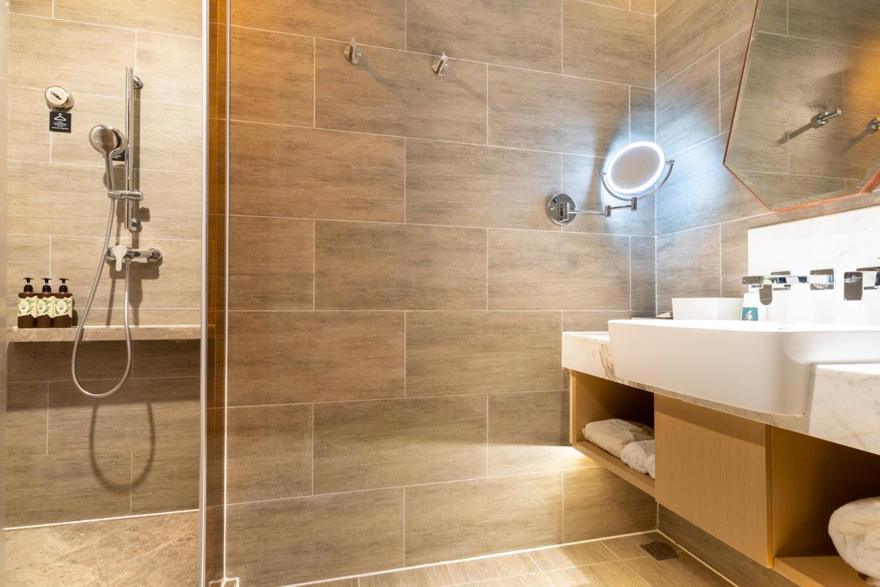 Superior Twin Room - Photo 11