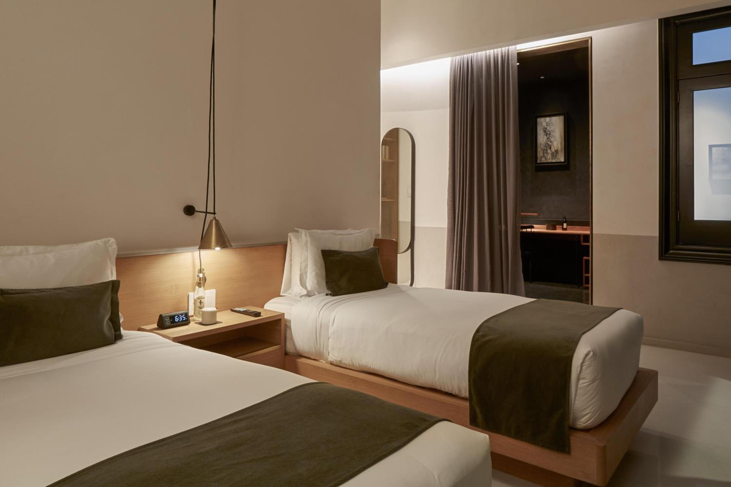 Twin Guest Room with indoor Balcony - Photo 1
