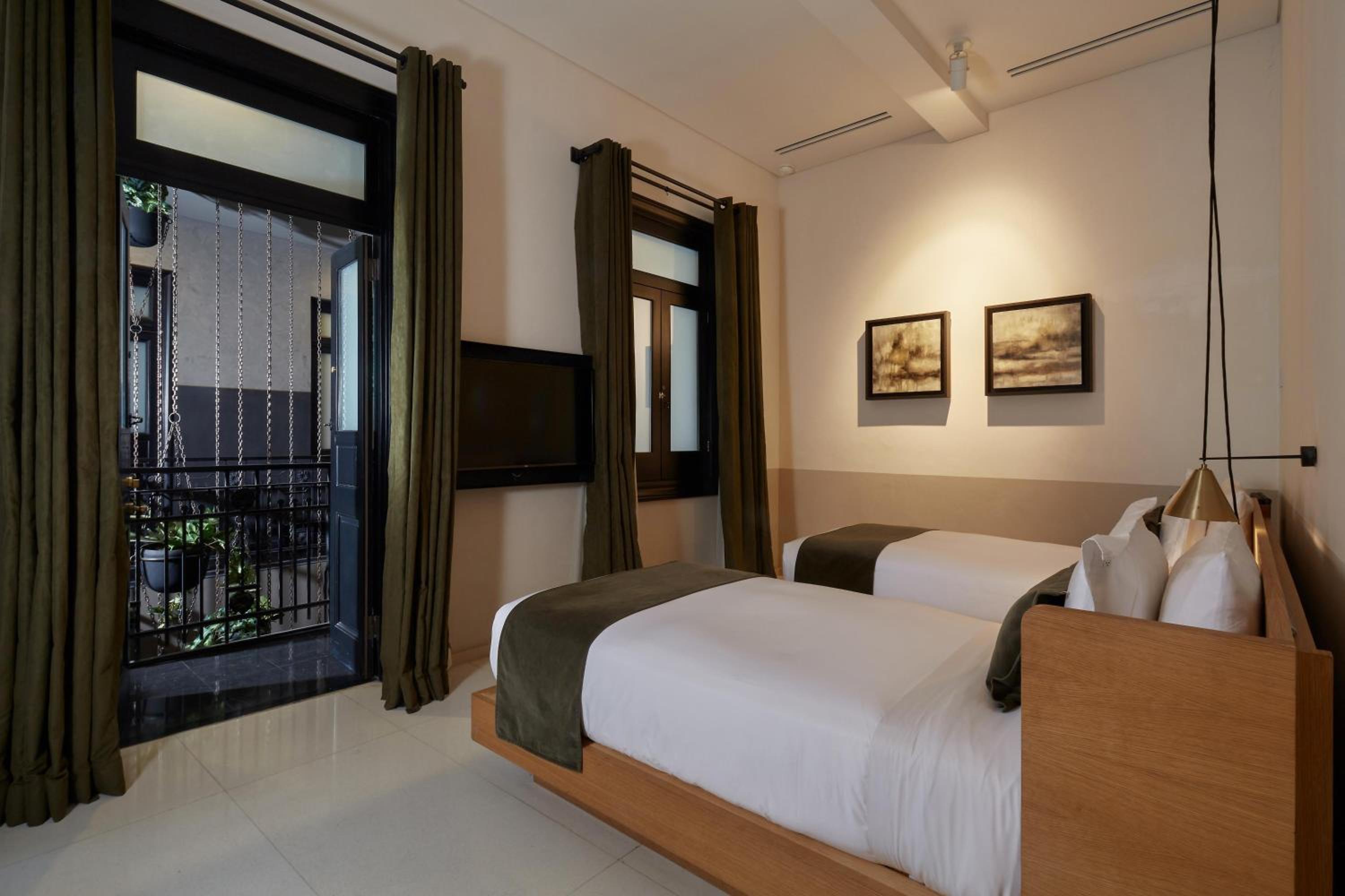 Twin Guest Room with indoor Balcony - Photo 2