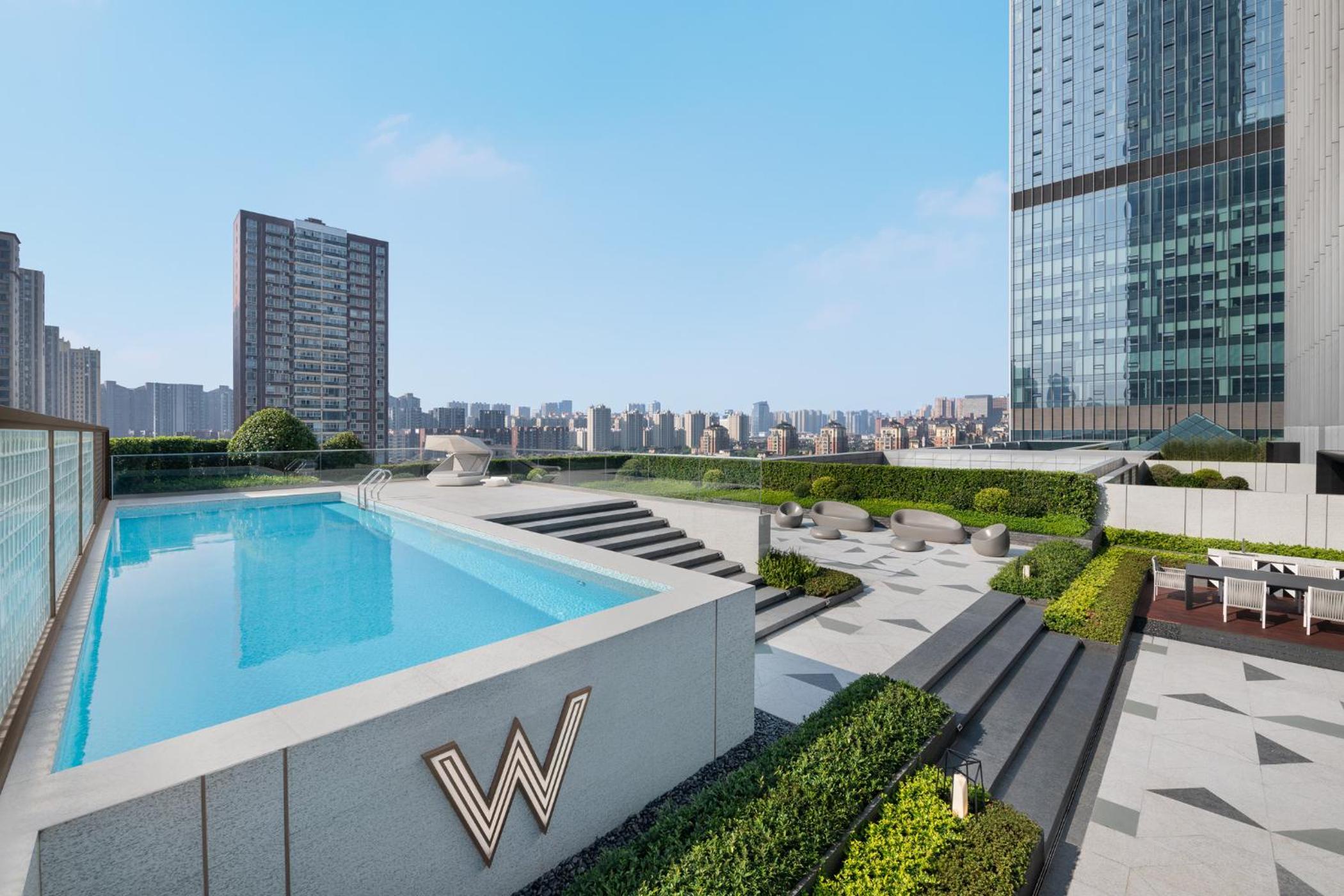 WOW Signature One-Bedroom King Suite with W Private Pool