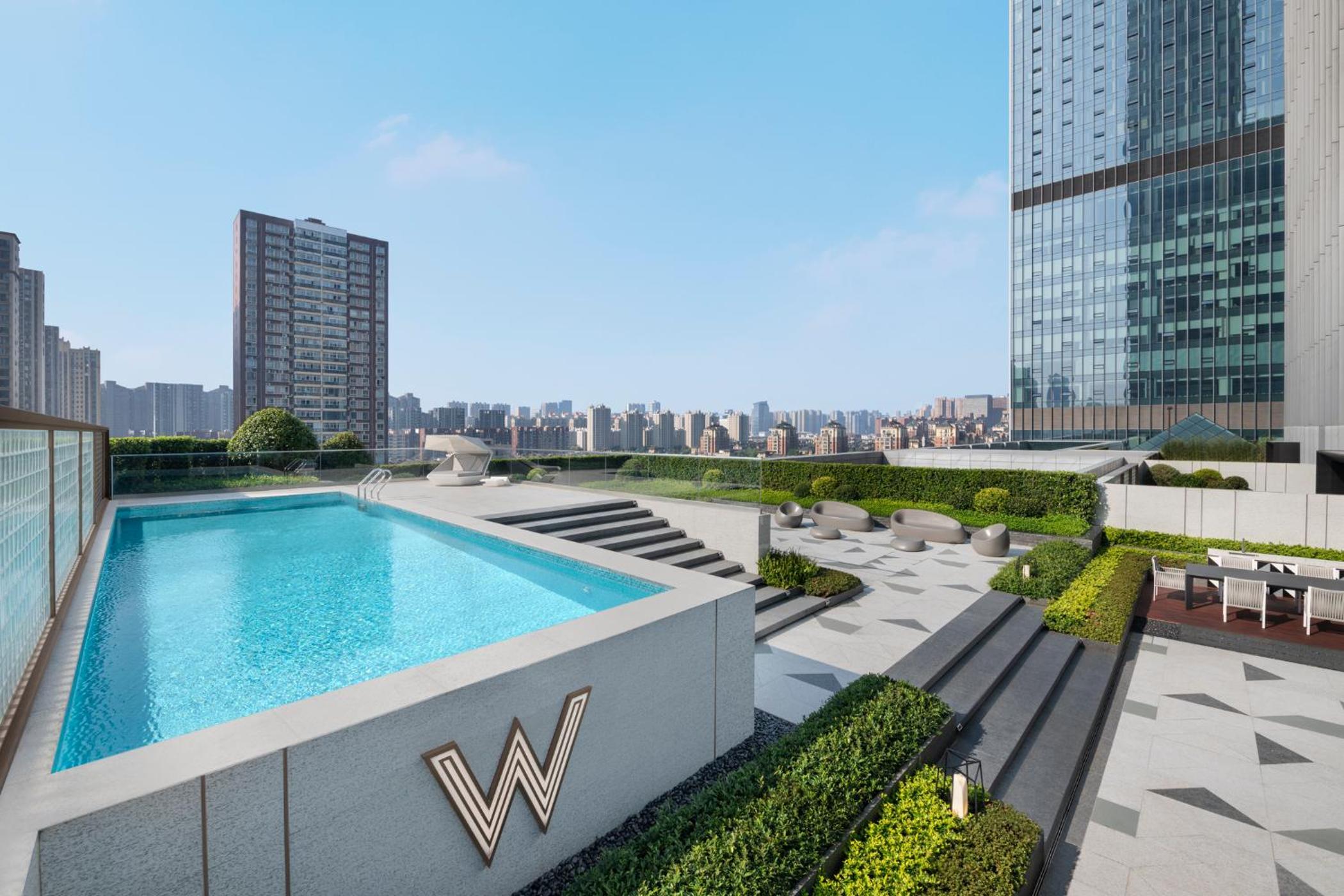 WOW Signature One-Bedroom King Suite with W Private Pool
