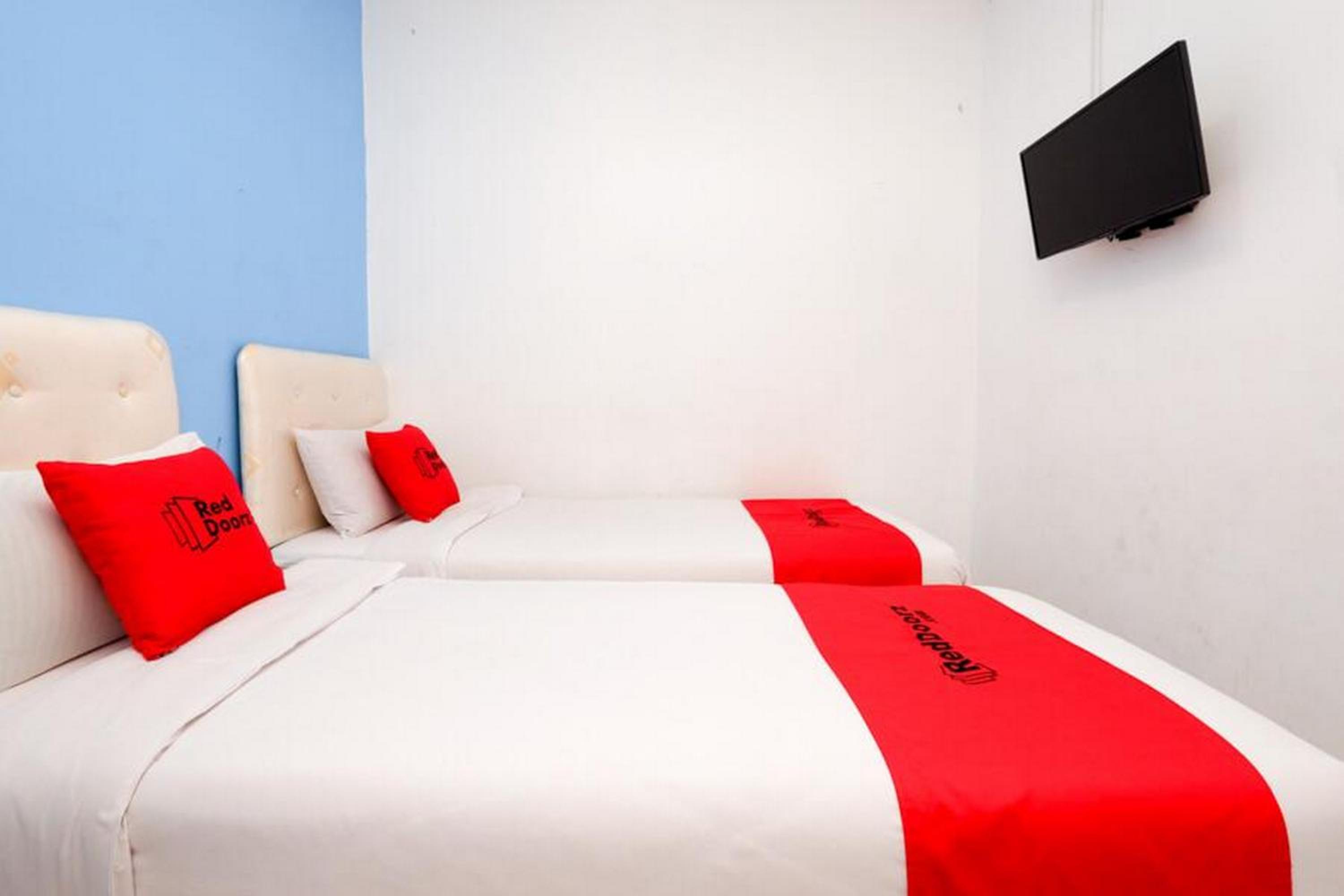 Standard Twin Room - Photo 2