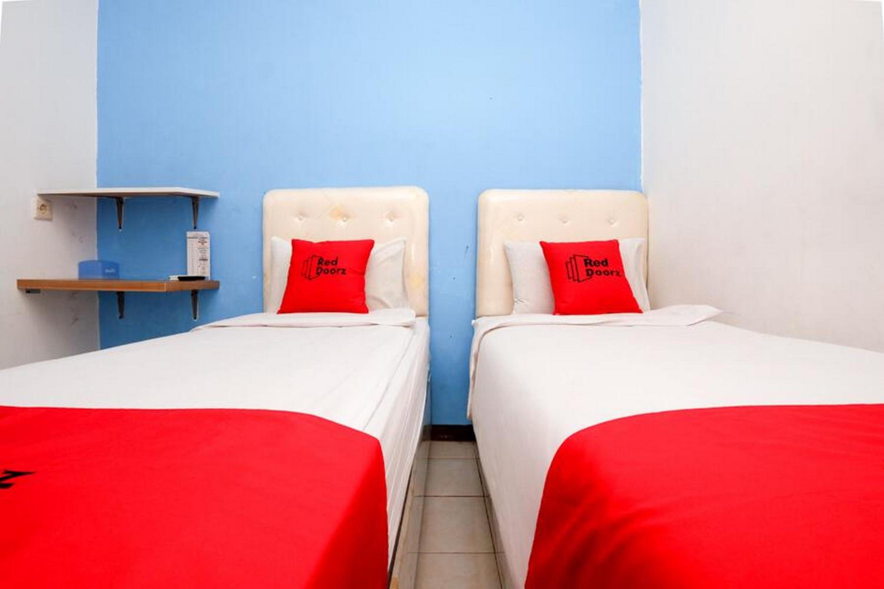 Standard Twin Room - Photo 3