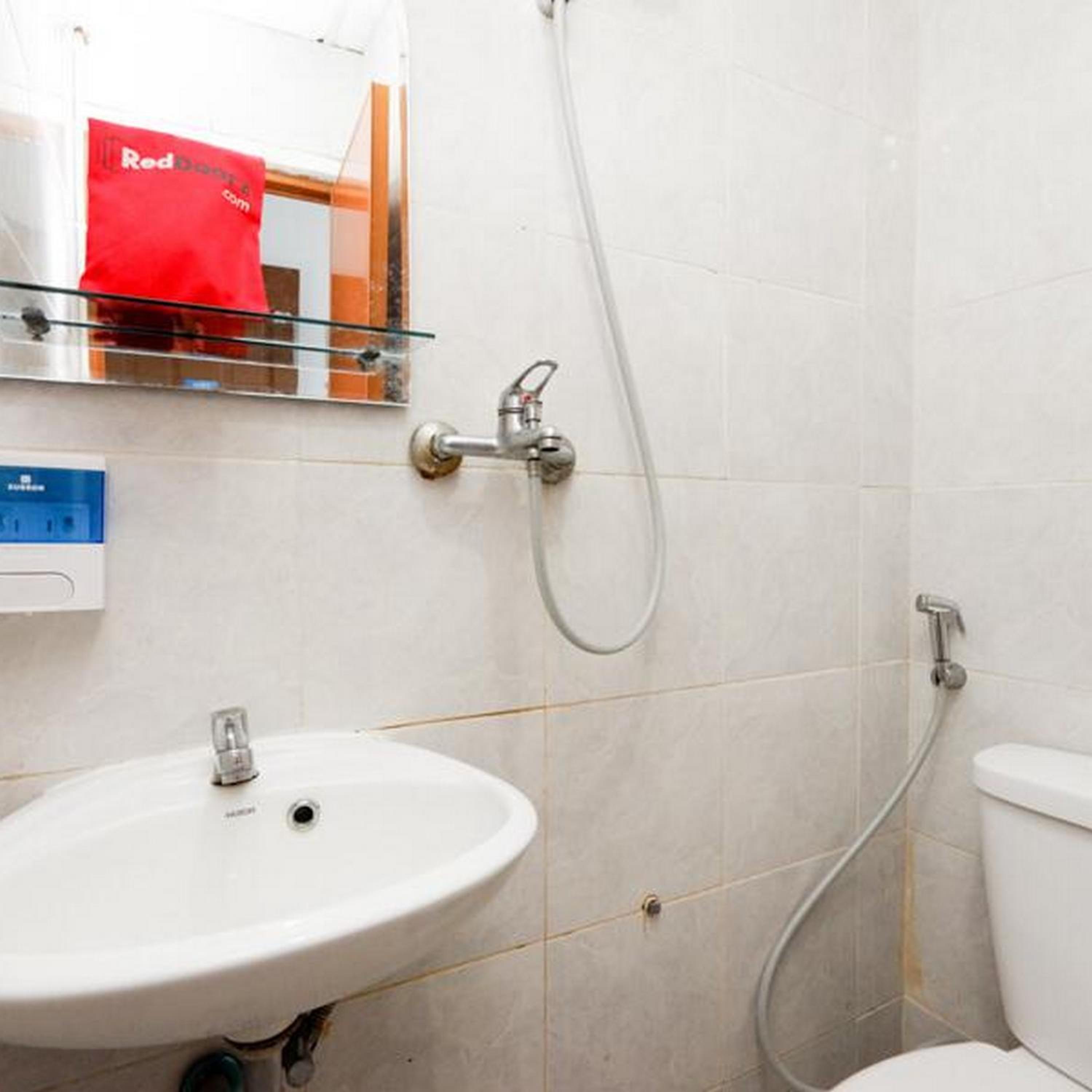 Standard Twin Room - Photo 4