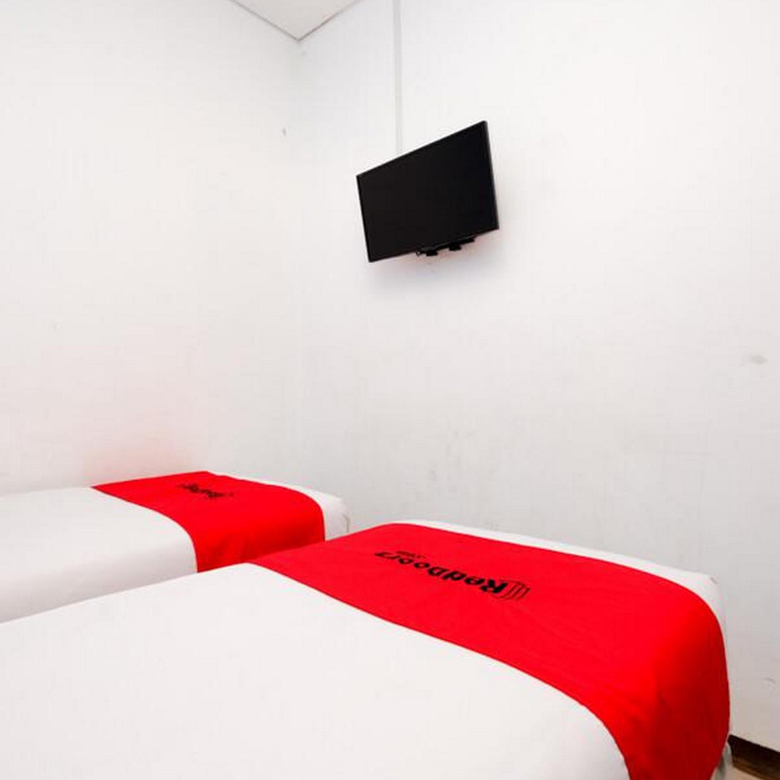 Standard Twin Room - Photo 7