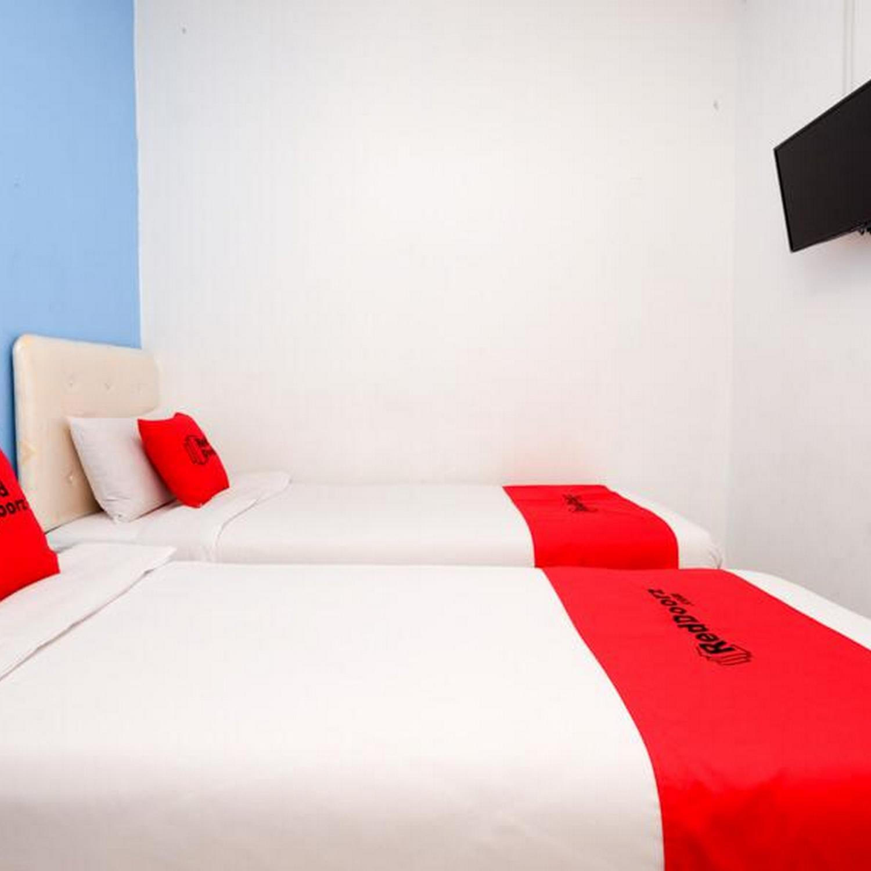 Standard Twin Room - Photo 8
