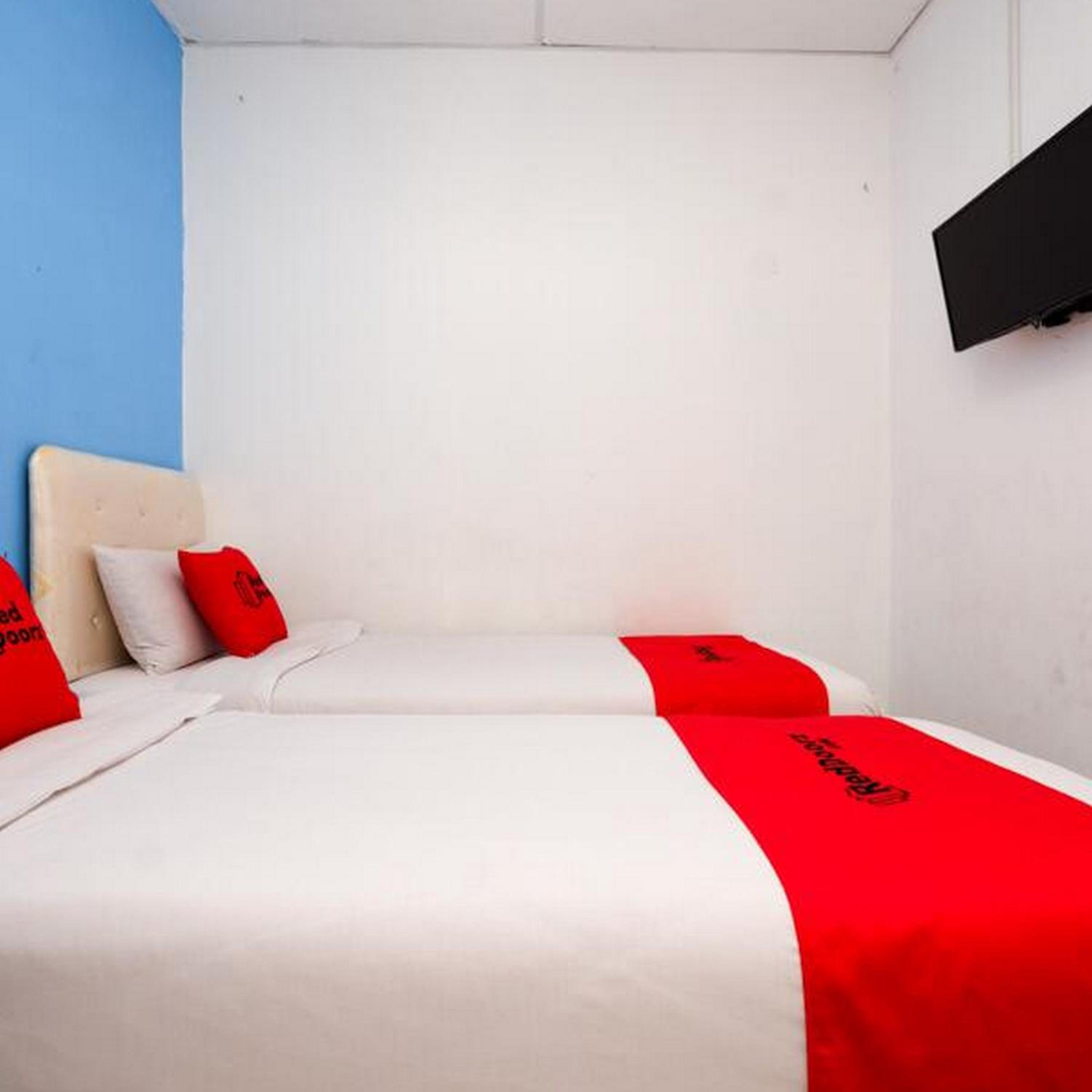 Standard Twin Room - Photo 9