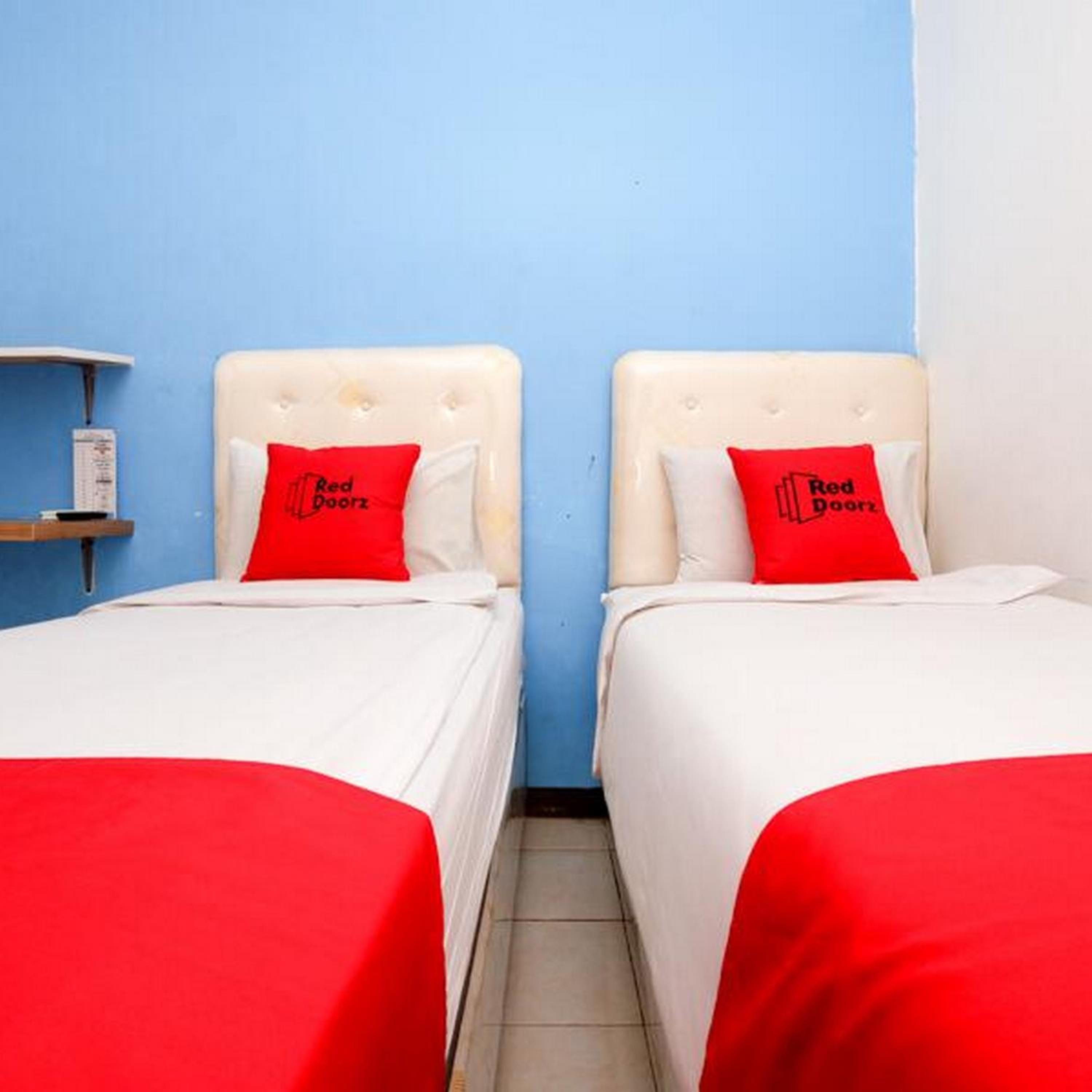 Standard Twin Room - Photo 10