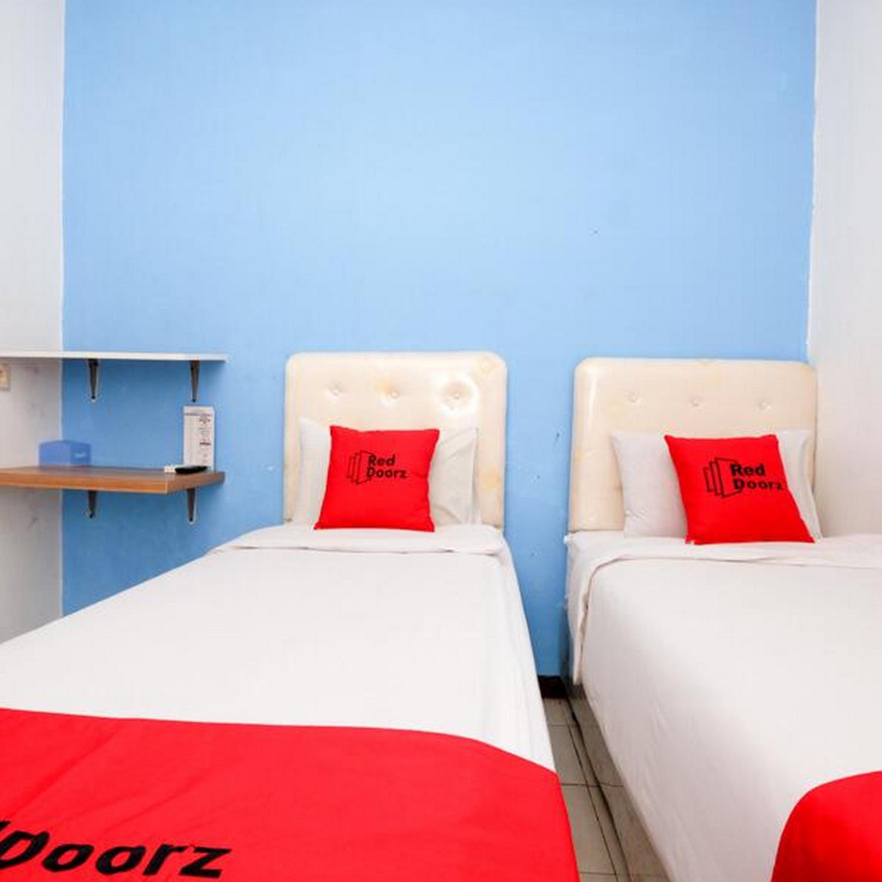 Standard Twin Room - Photo 11
