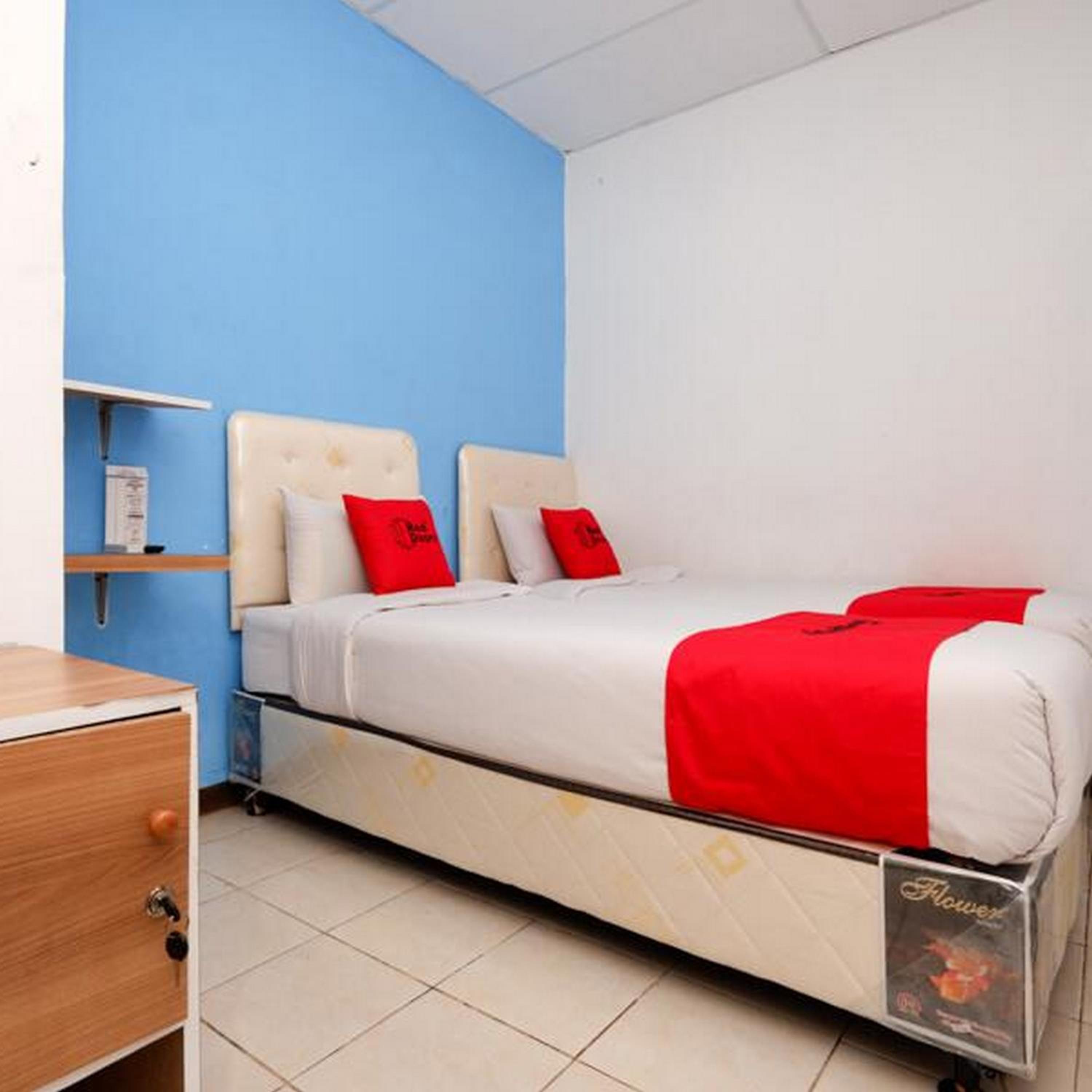 Standard Twin Room - Photo 12