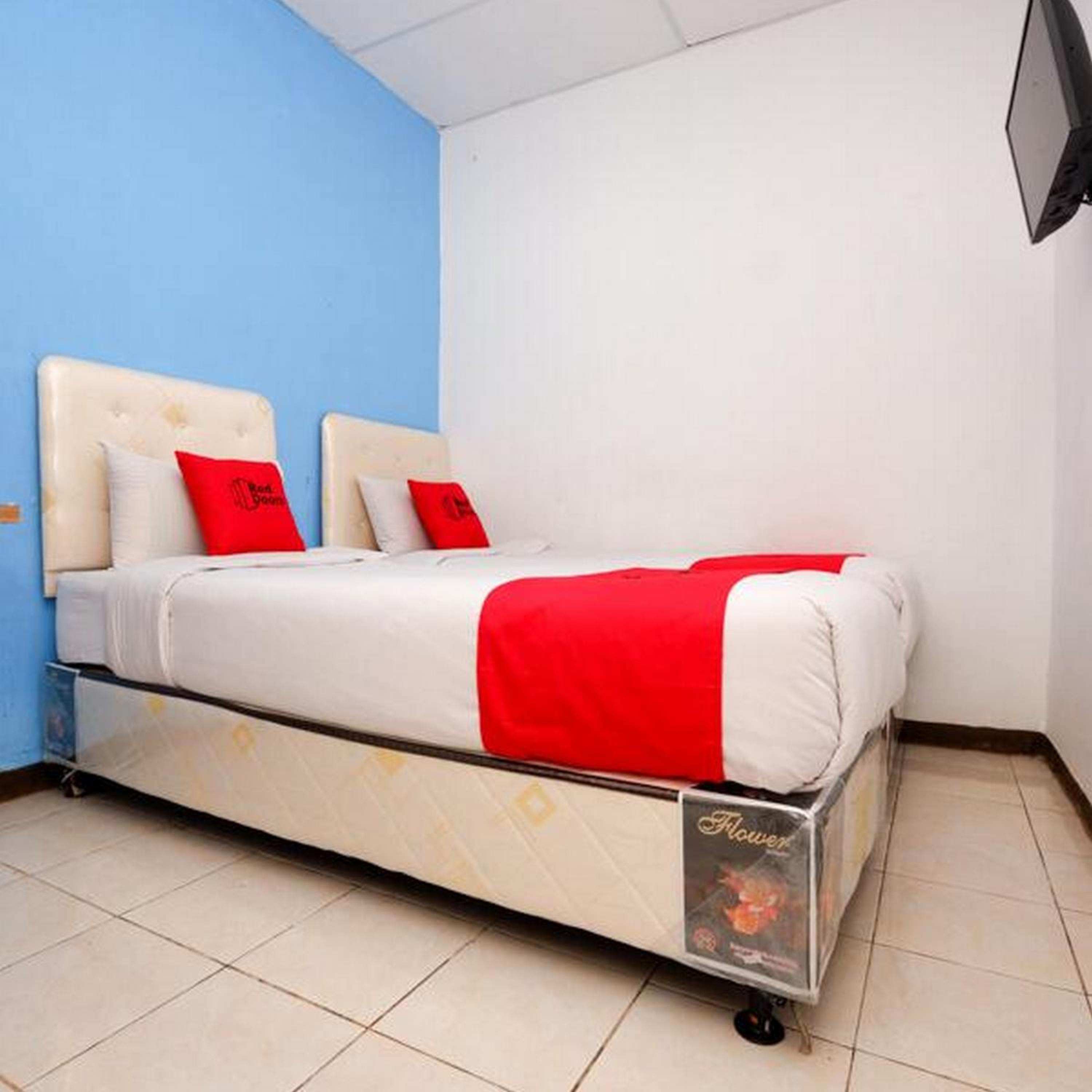 Standard Twin Room - Photo 13
