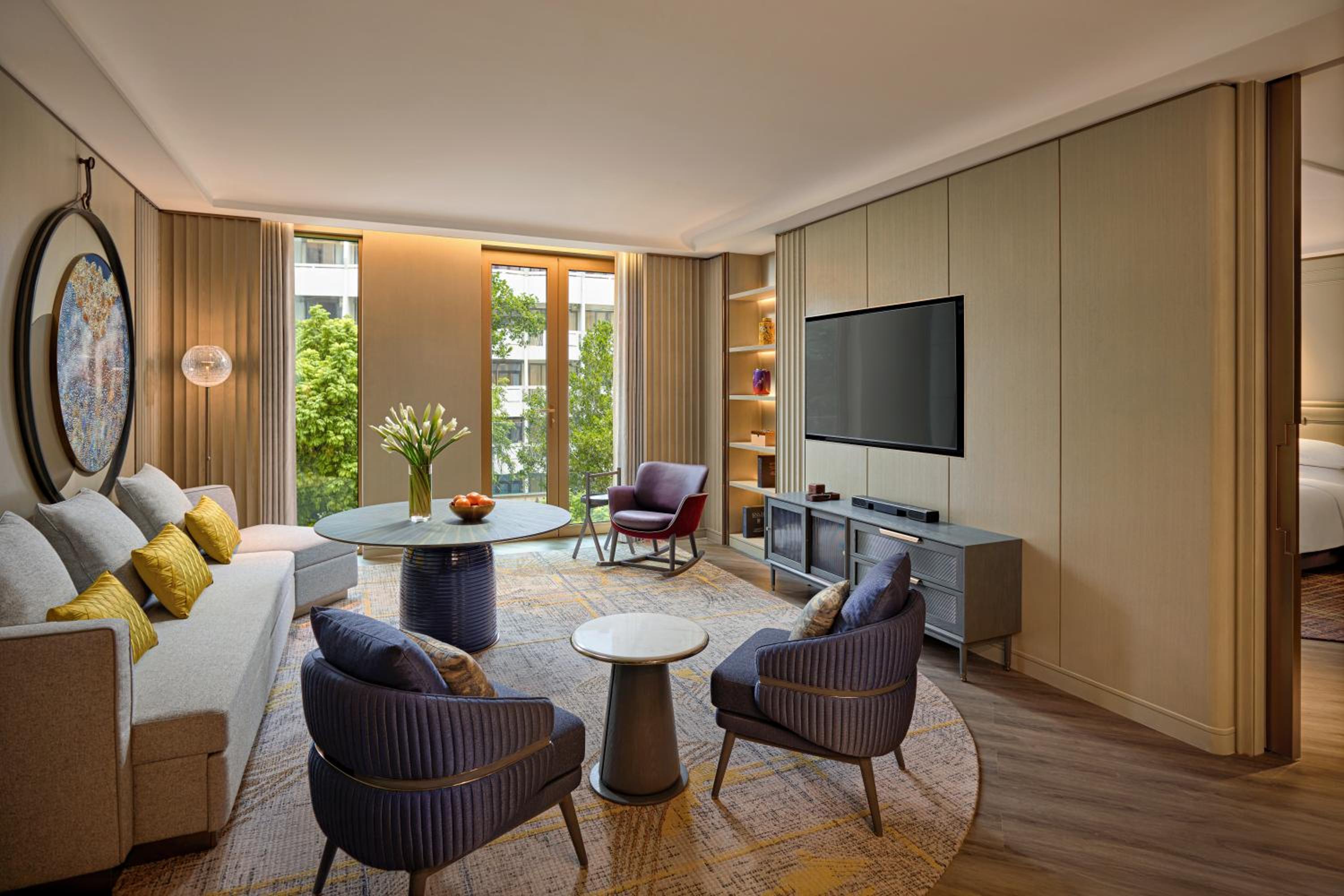 One-Bedroom Signature Gold Suite King - High Floor with Lounge Access