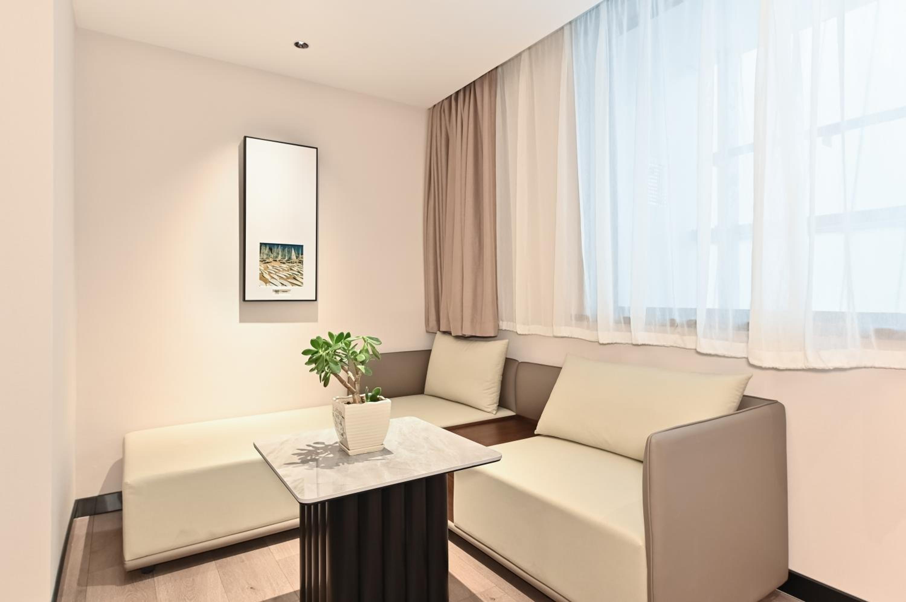 Jimu Family Room  photo 2