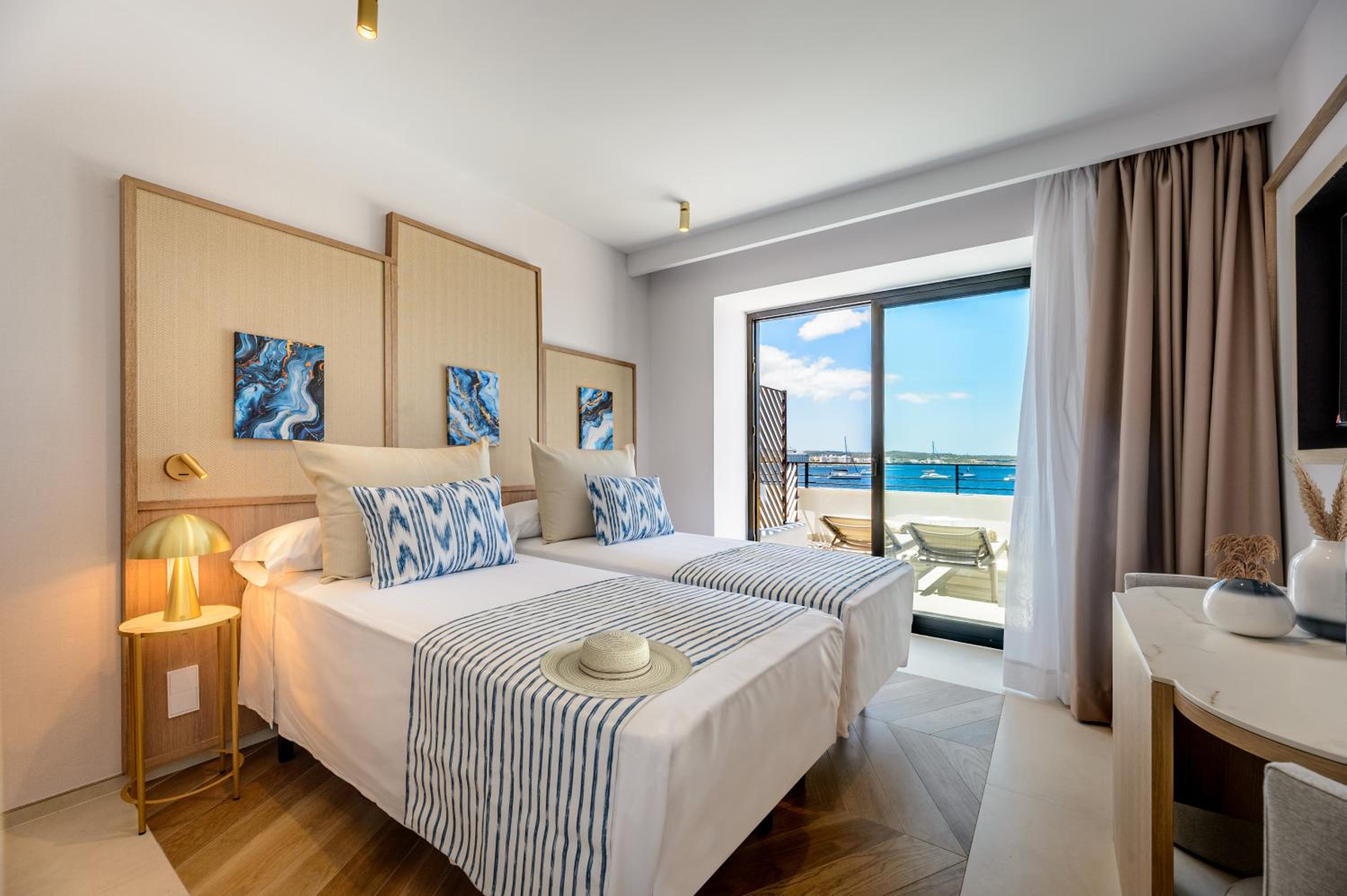 Twin Room with Sea View and Terrace