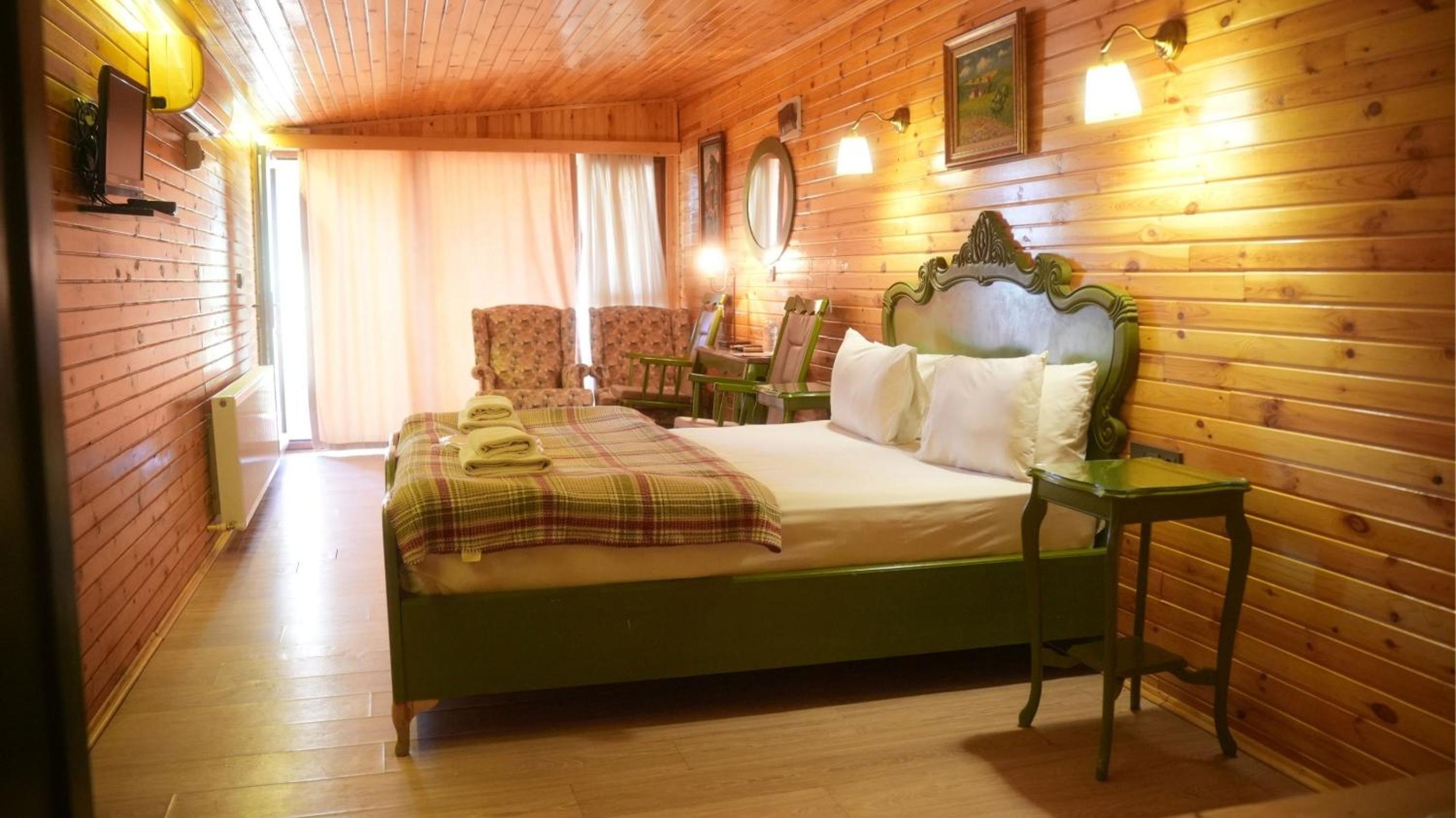Double Room with Spa Bath photo 2
