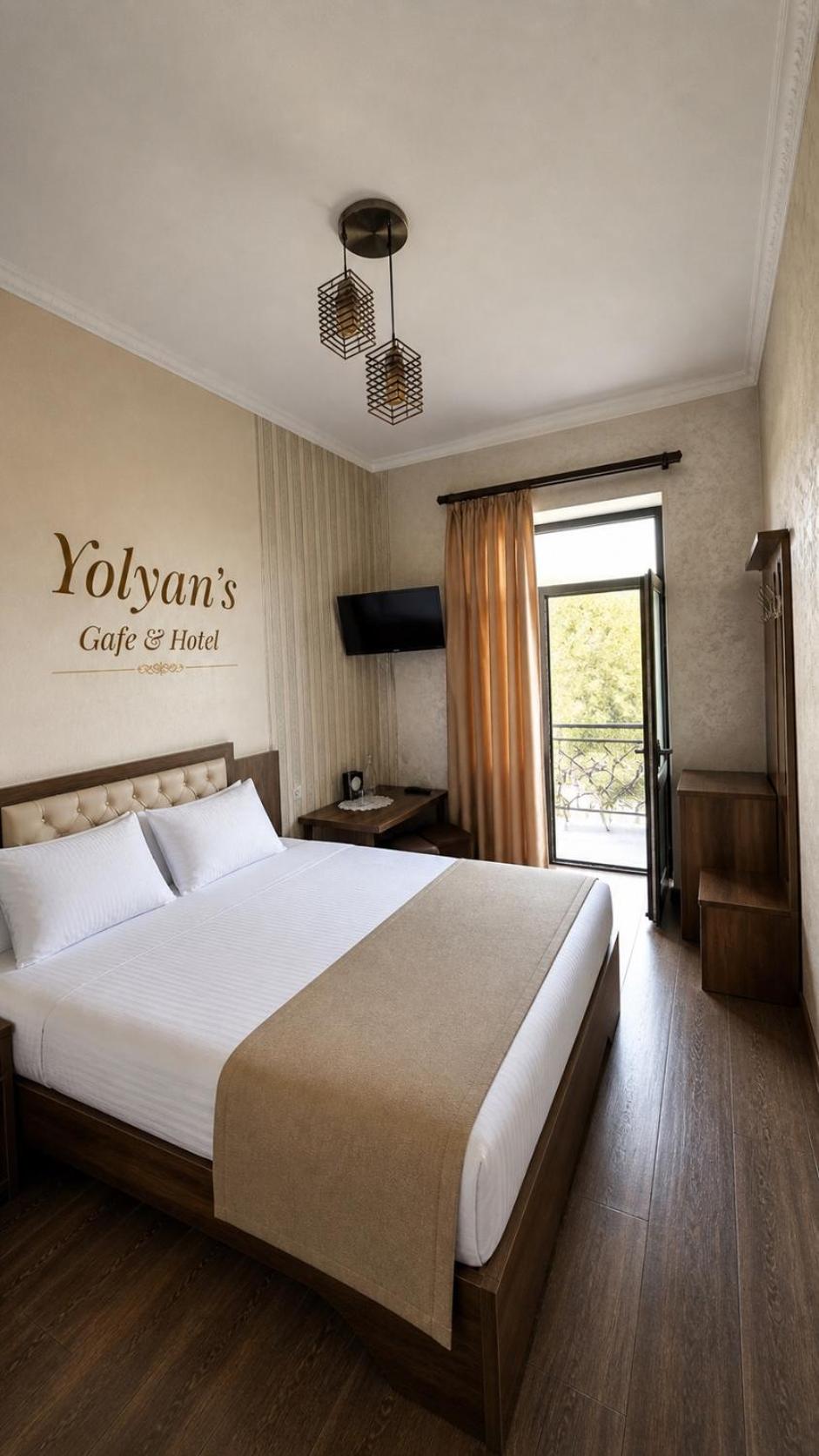 Deluxe Double or Twin Room with Mountain View