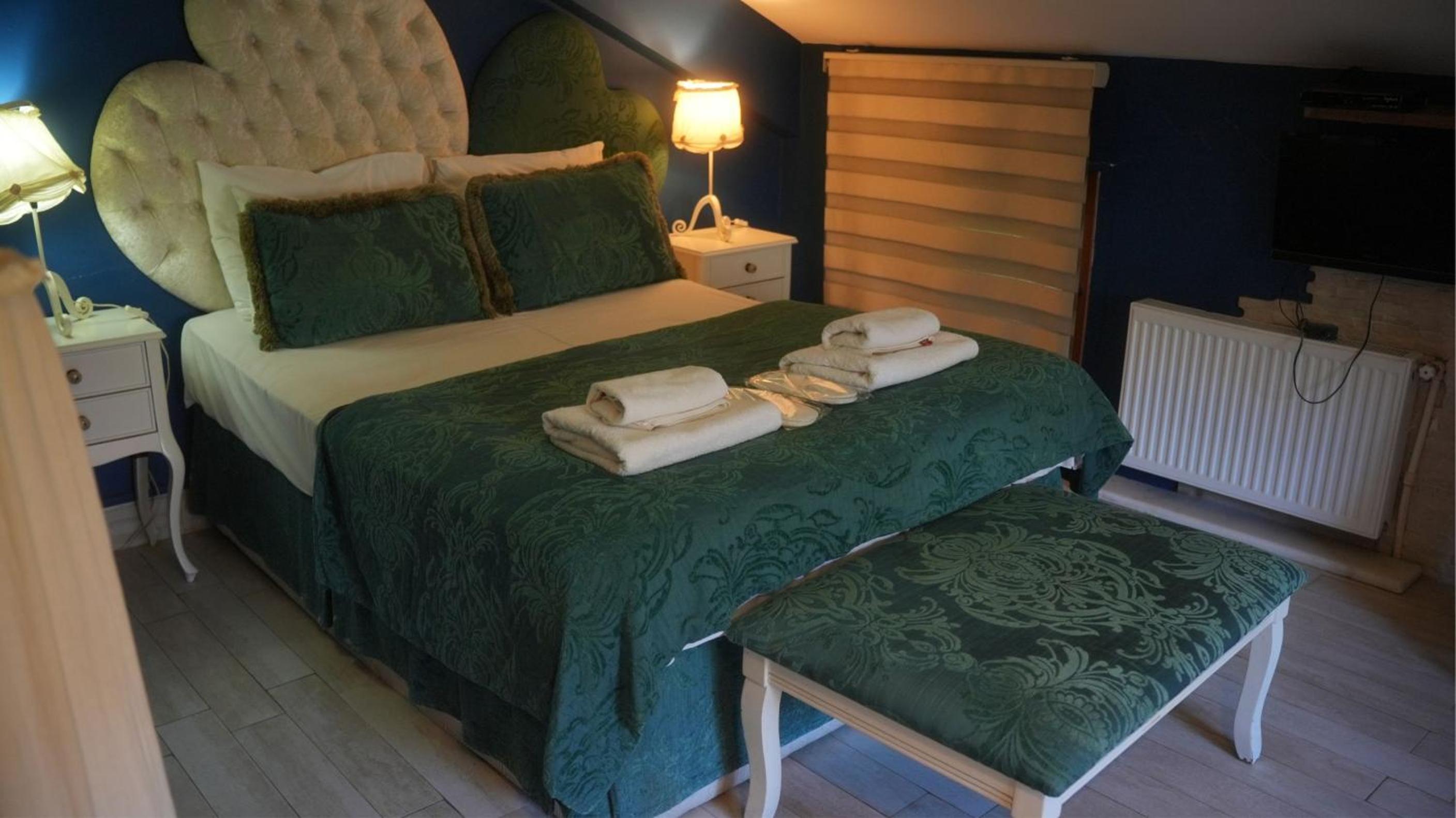 Deluxe Double Room with Bath photo 3