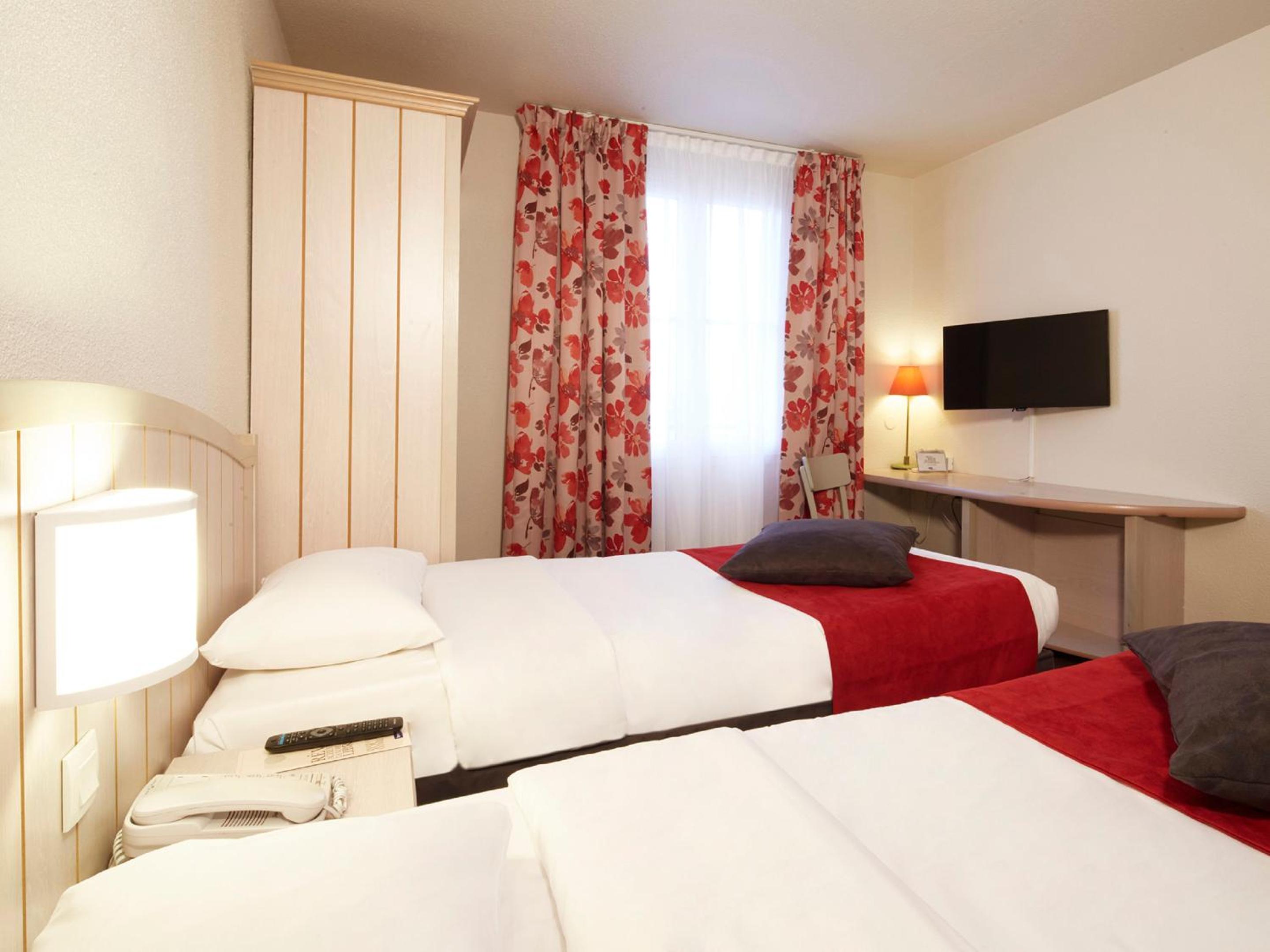 Standard Twin Room with One Sofa Bed photo 2