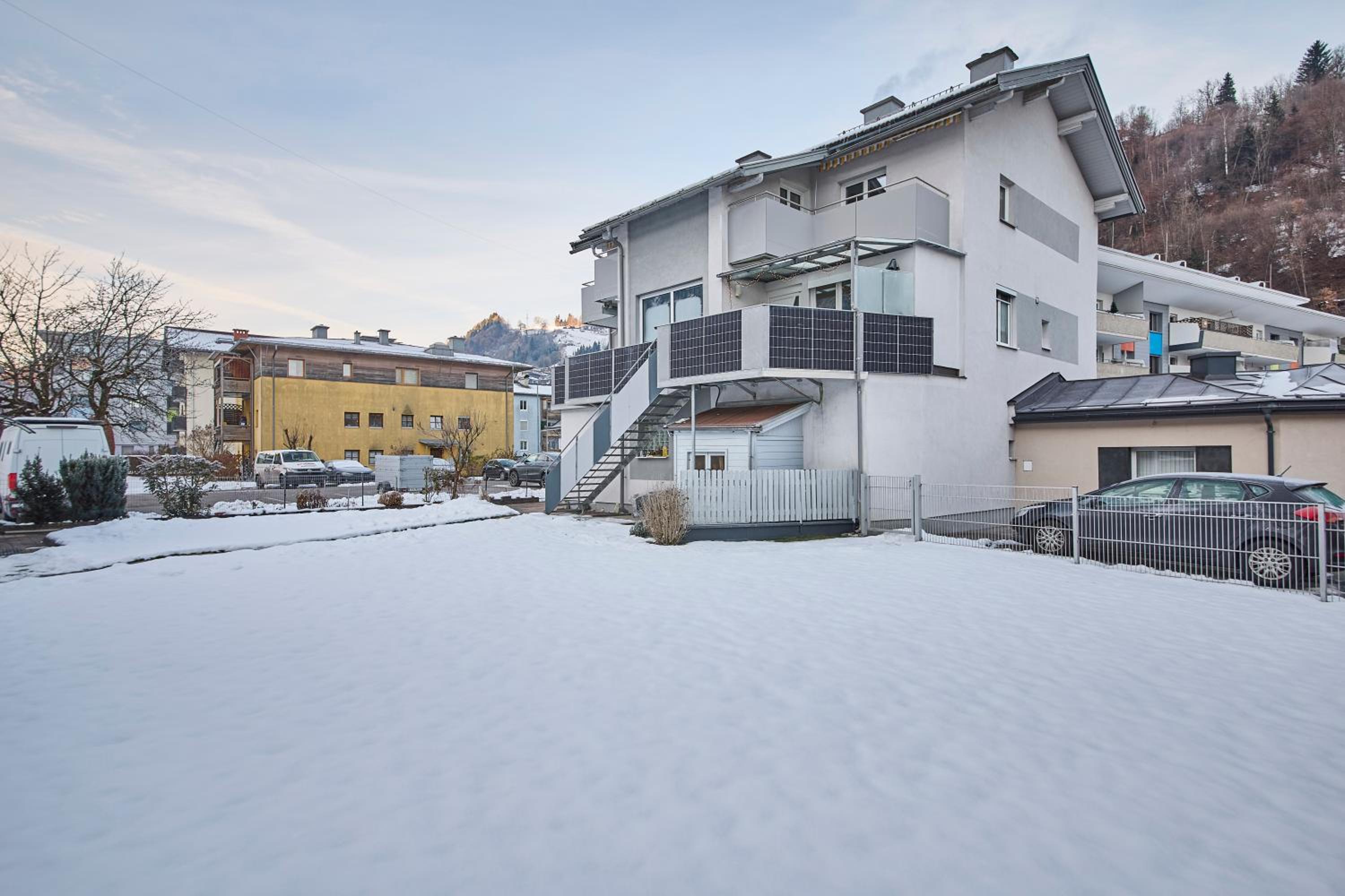 One-Bedroom Apartment with Balcony