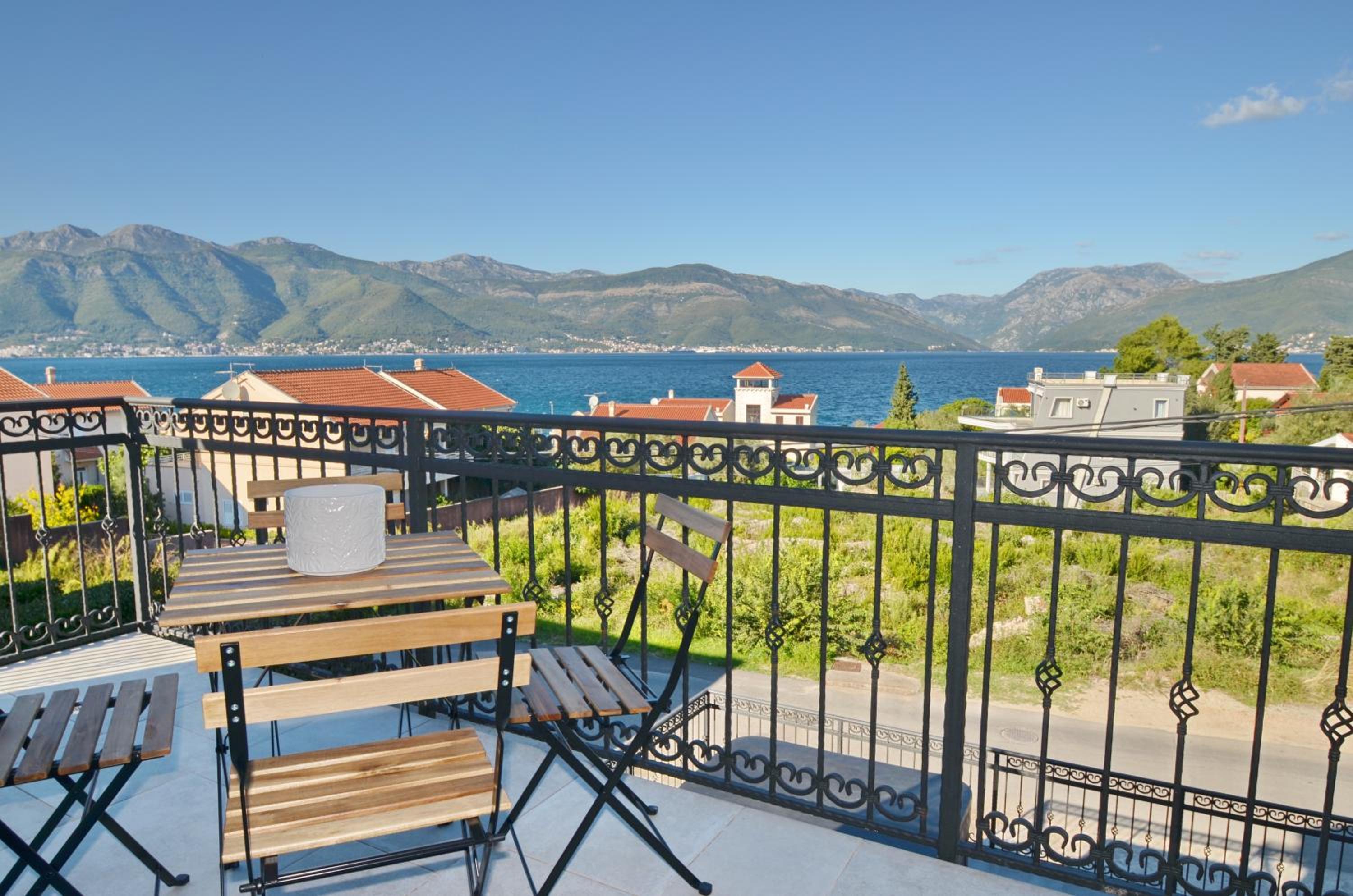 Two-Bedroom Apartment with Balcony and Sea View photo 1