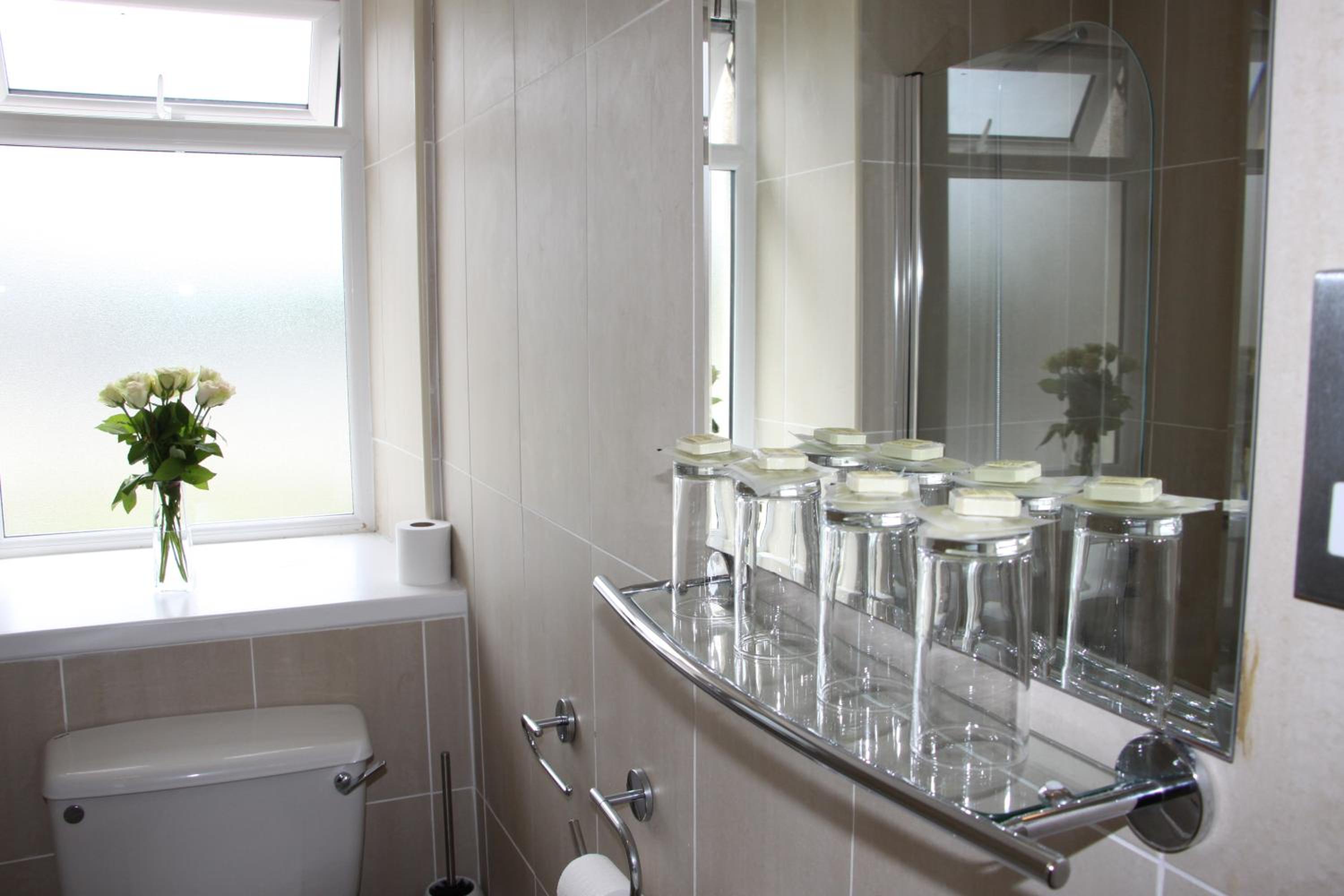 Family Room with Private Bathroom photo 2