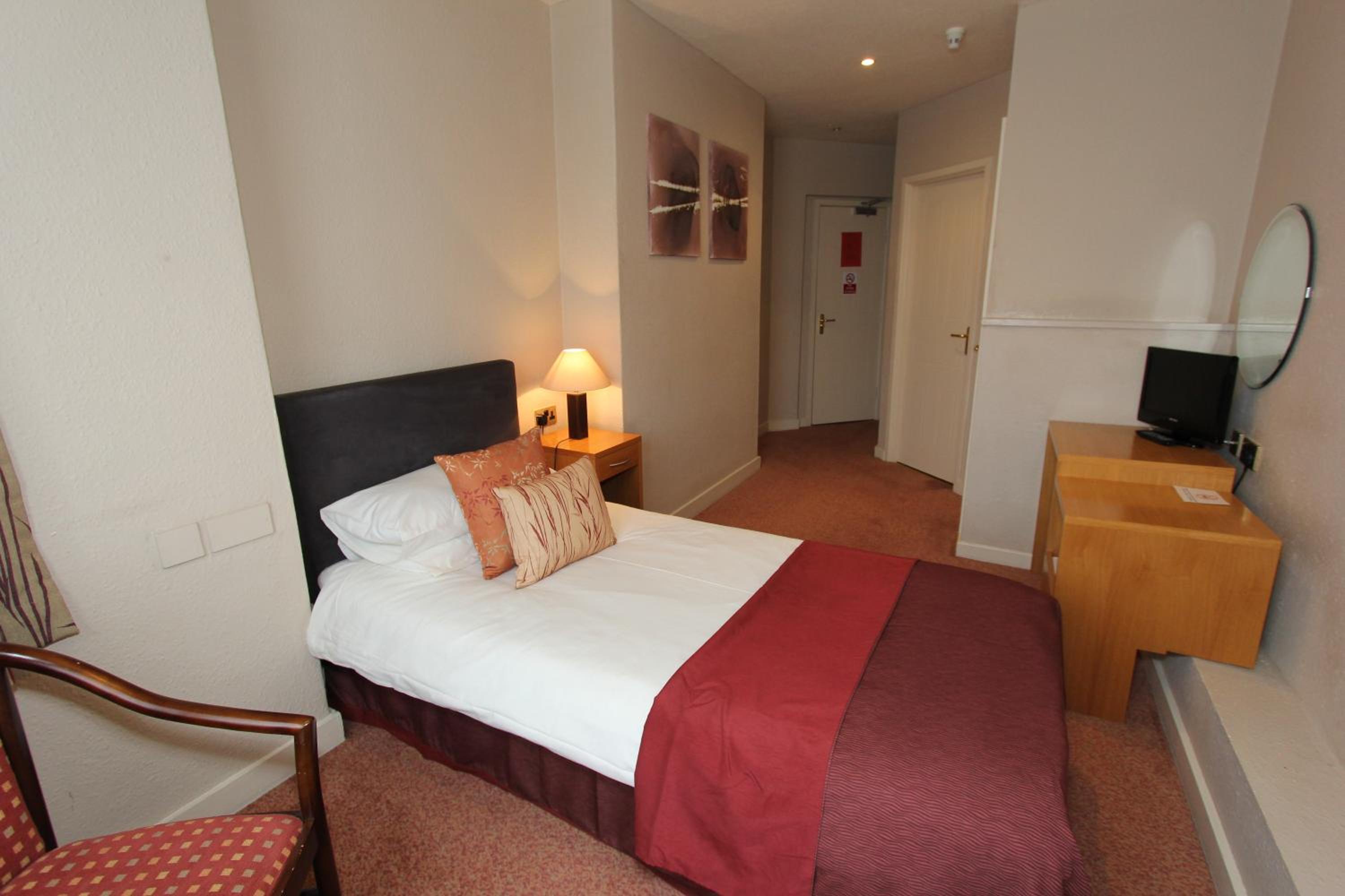 Single Room with Private Bathroom photo 3