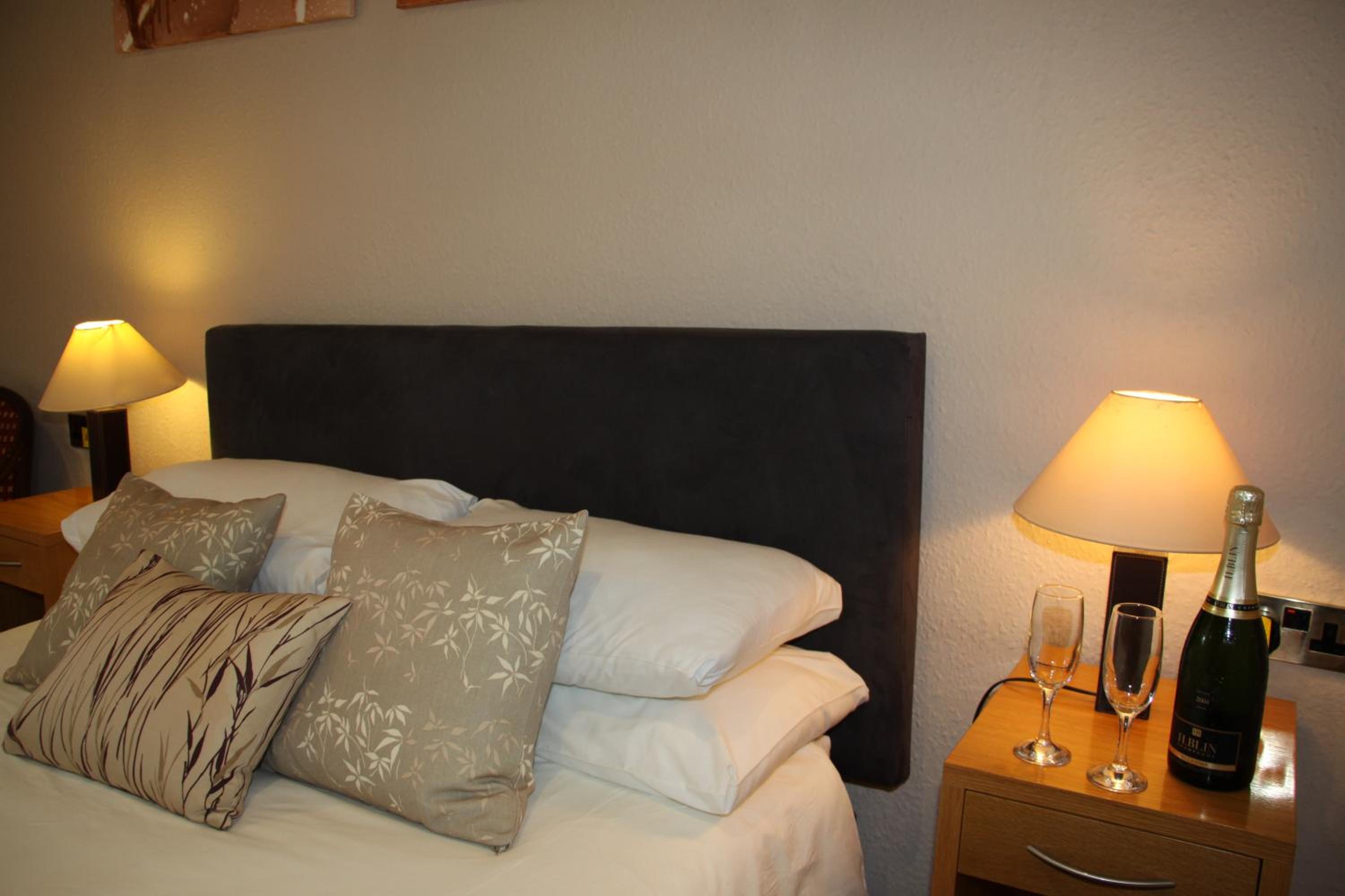 Double Room with Private Bathroom photo 3