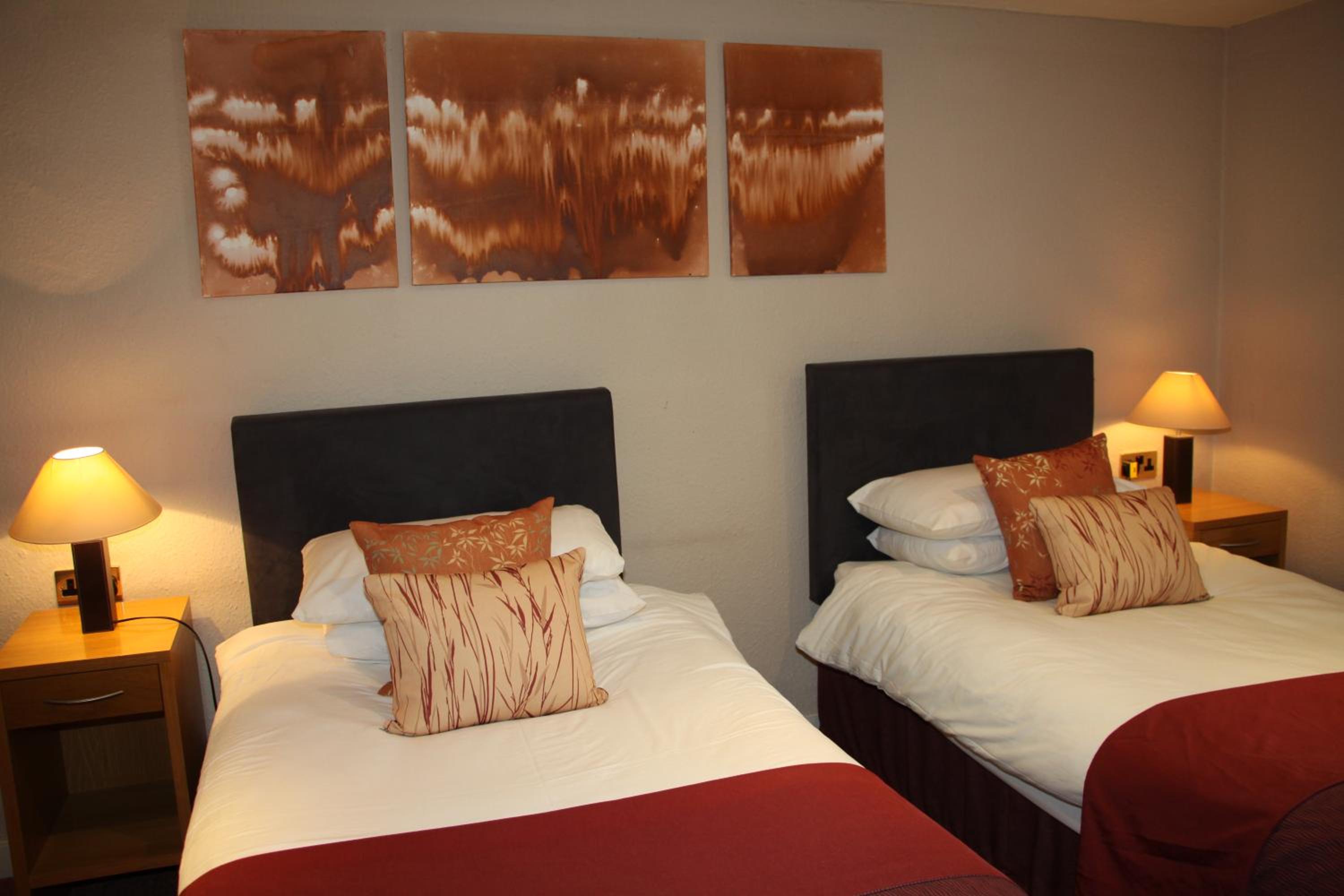Twin Room with Private Bathroom photo 2