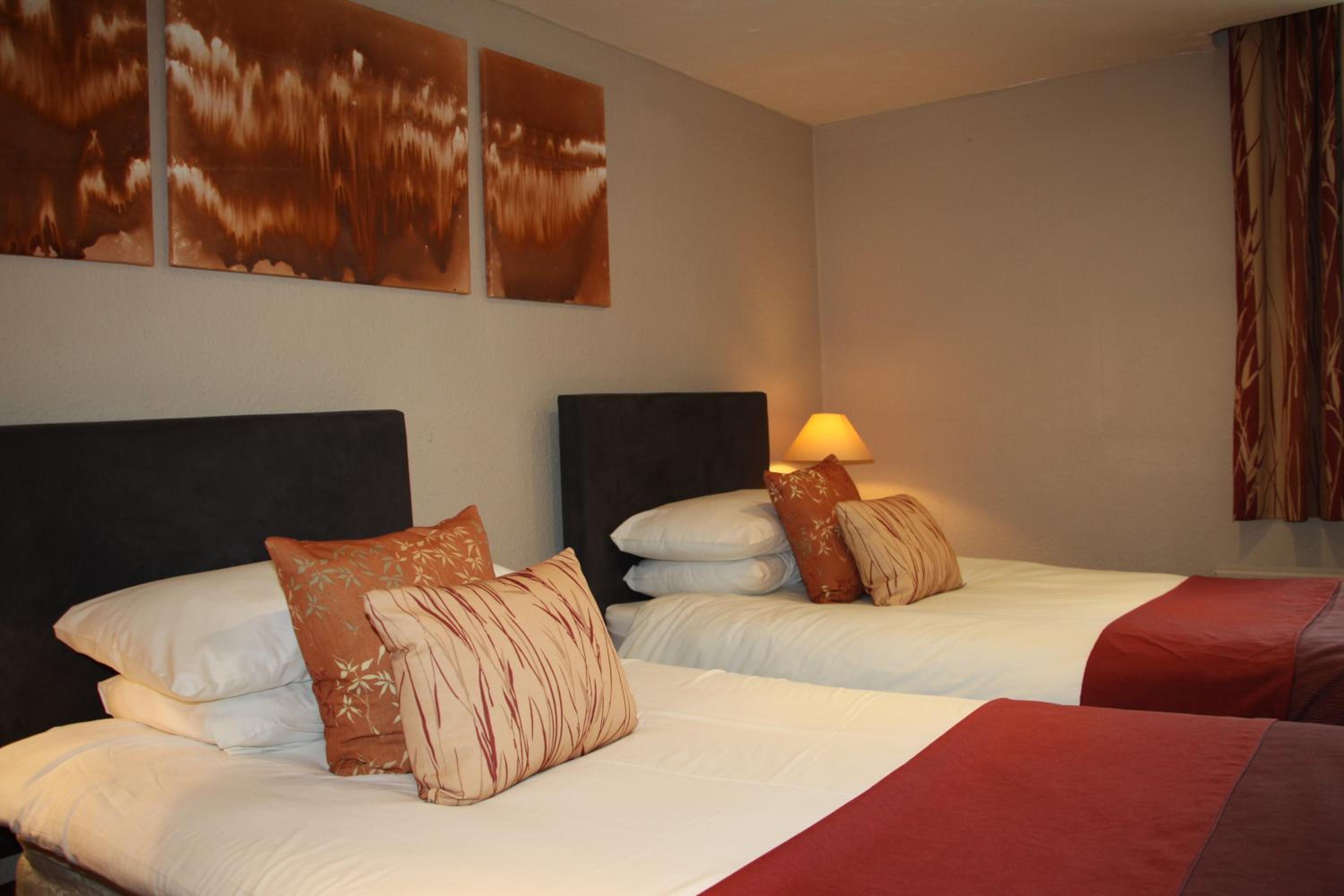 Twin Room with Private Bathroom photo 3
