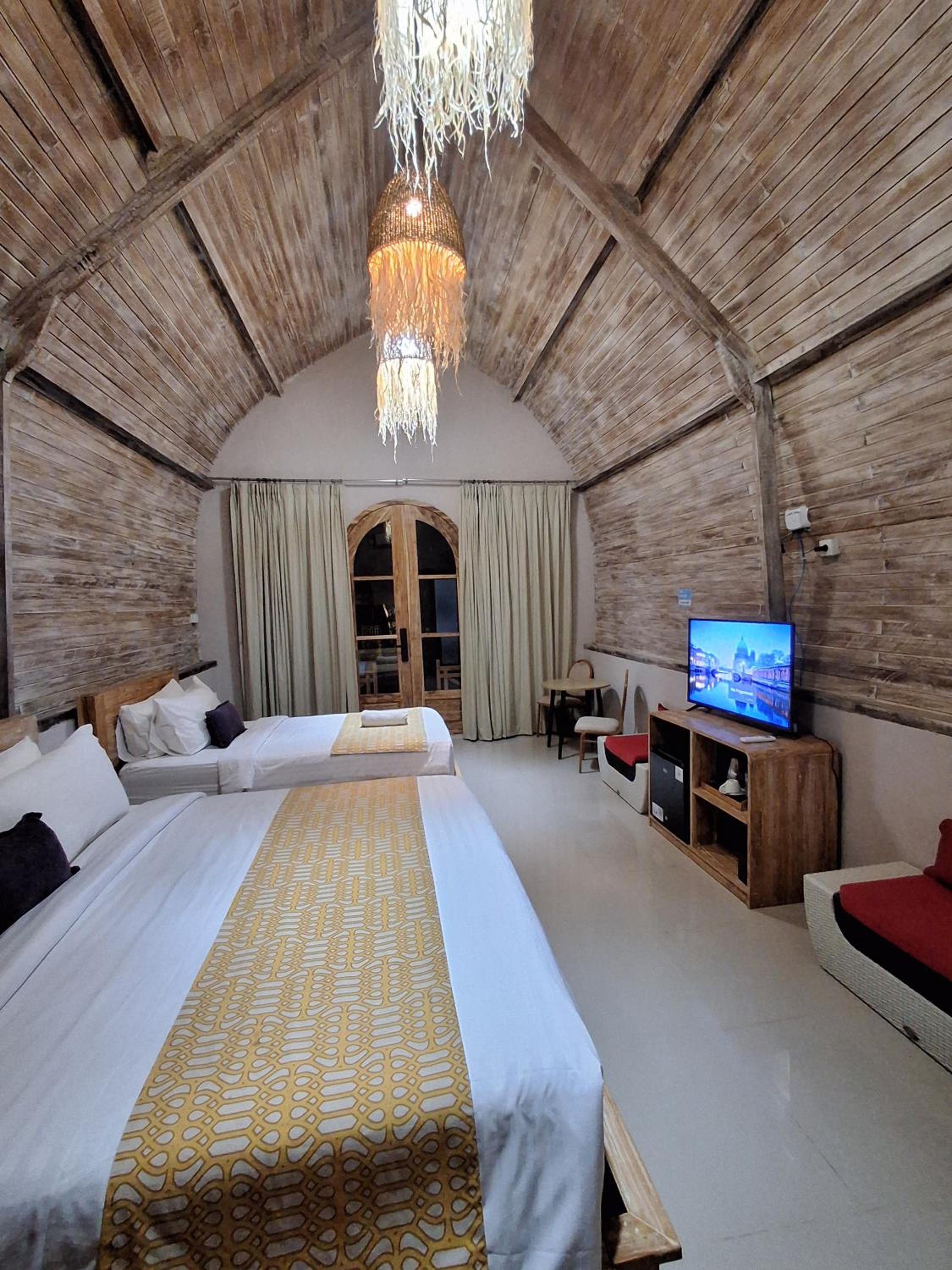 Deluxe Family Room - Photo 18