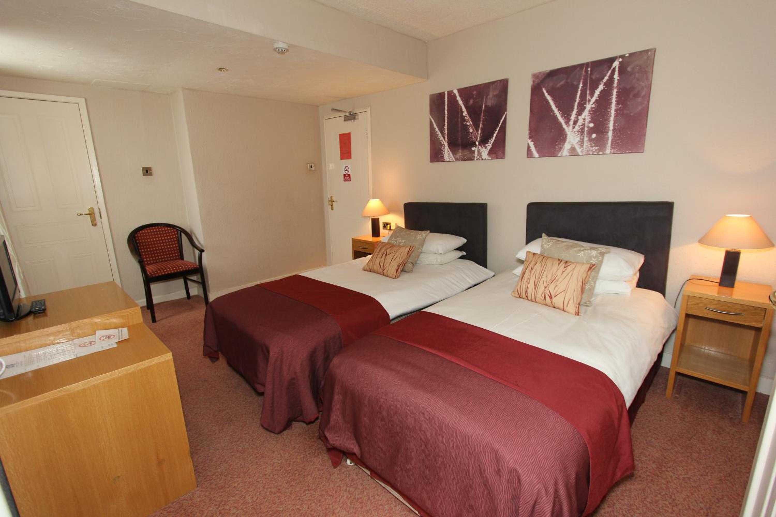Twin Room with Private Bathroom, photo 7