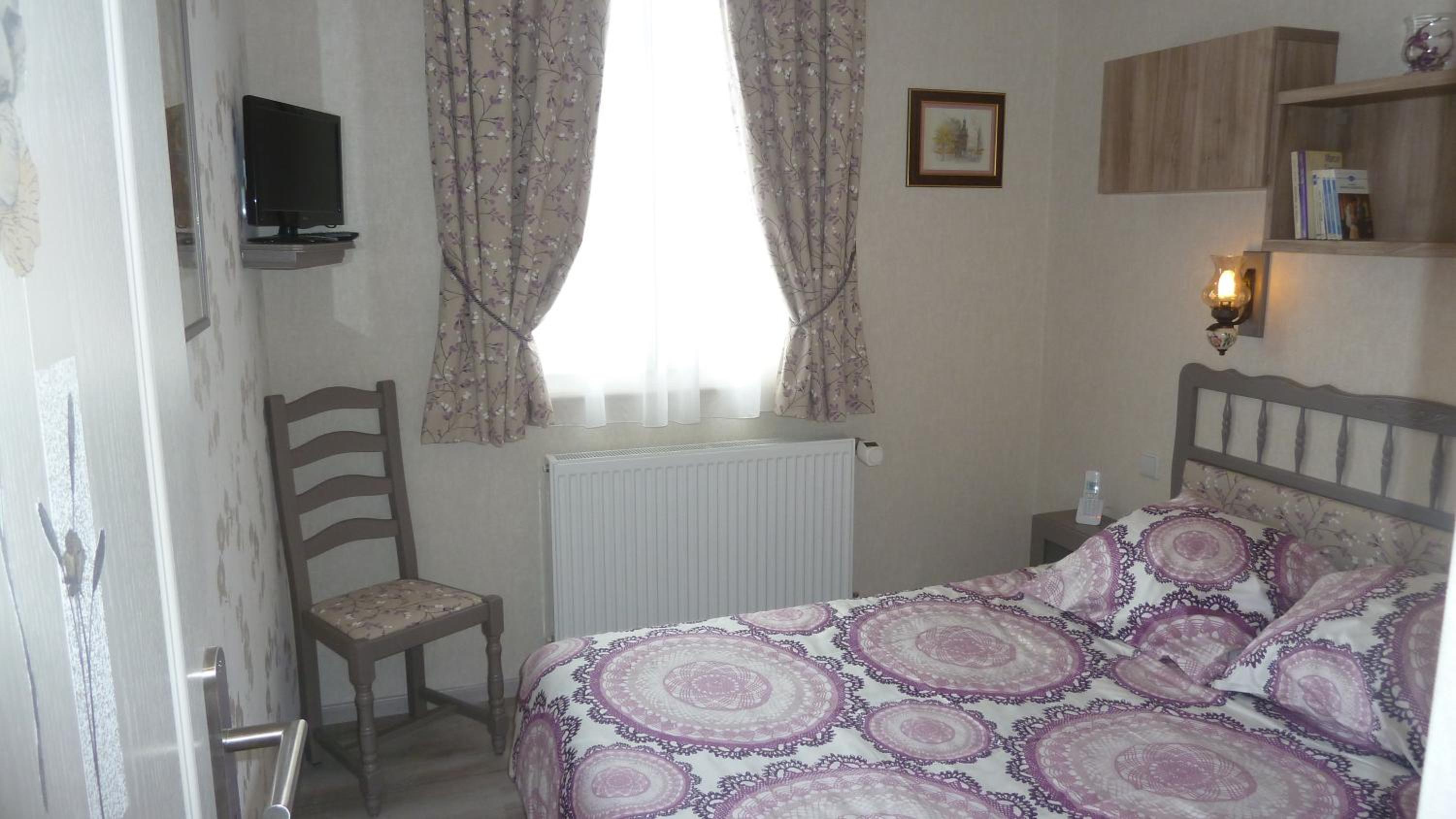 One-Bedroom Apartment photo 2