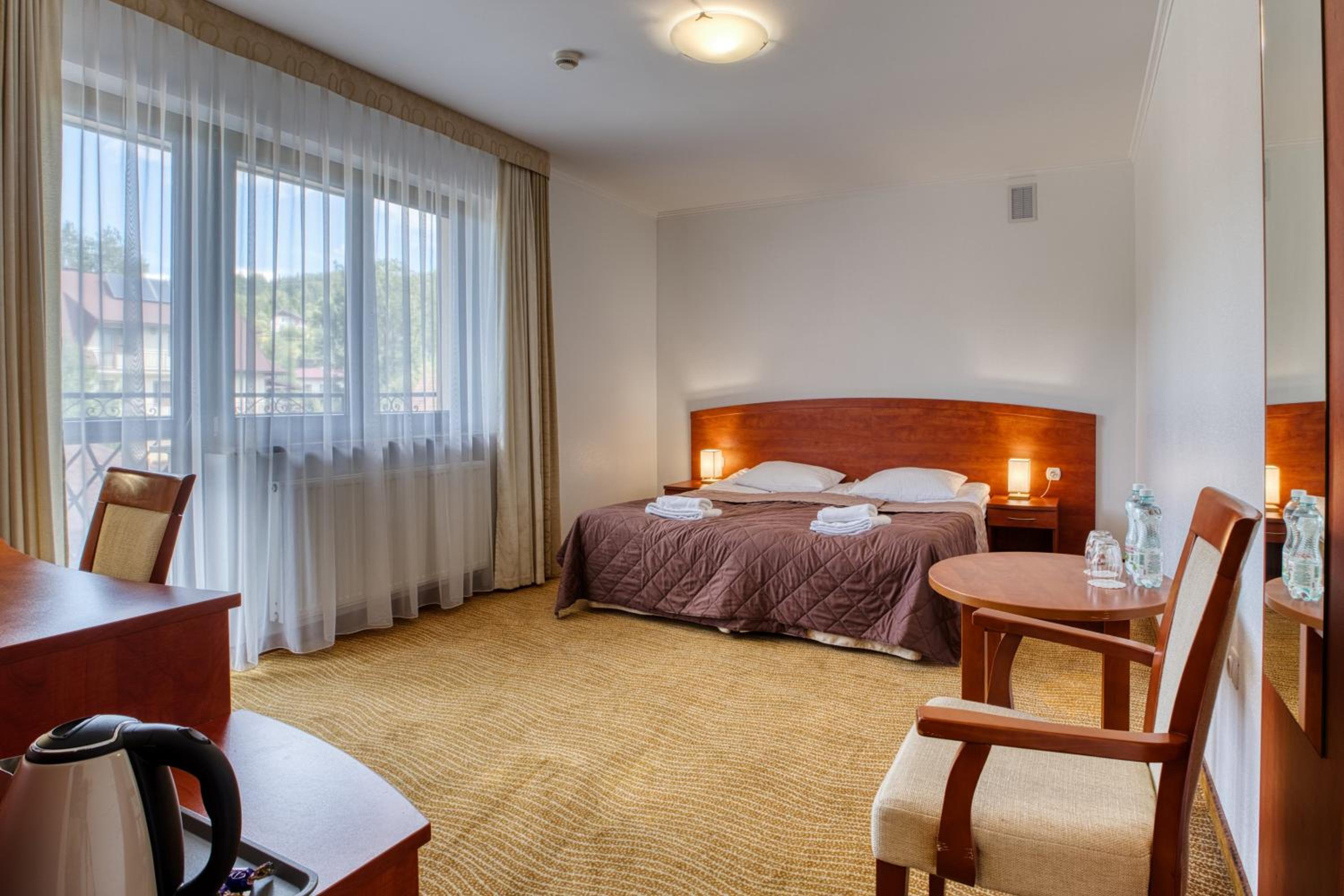 Premium Twin Room - Photo 10