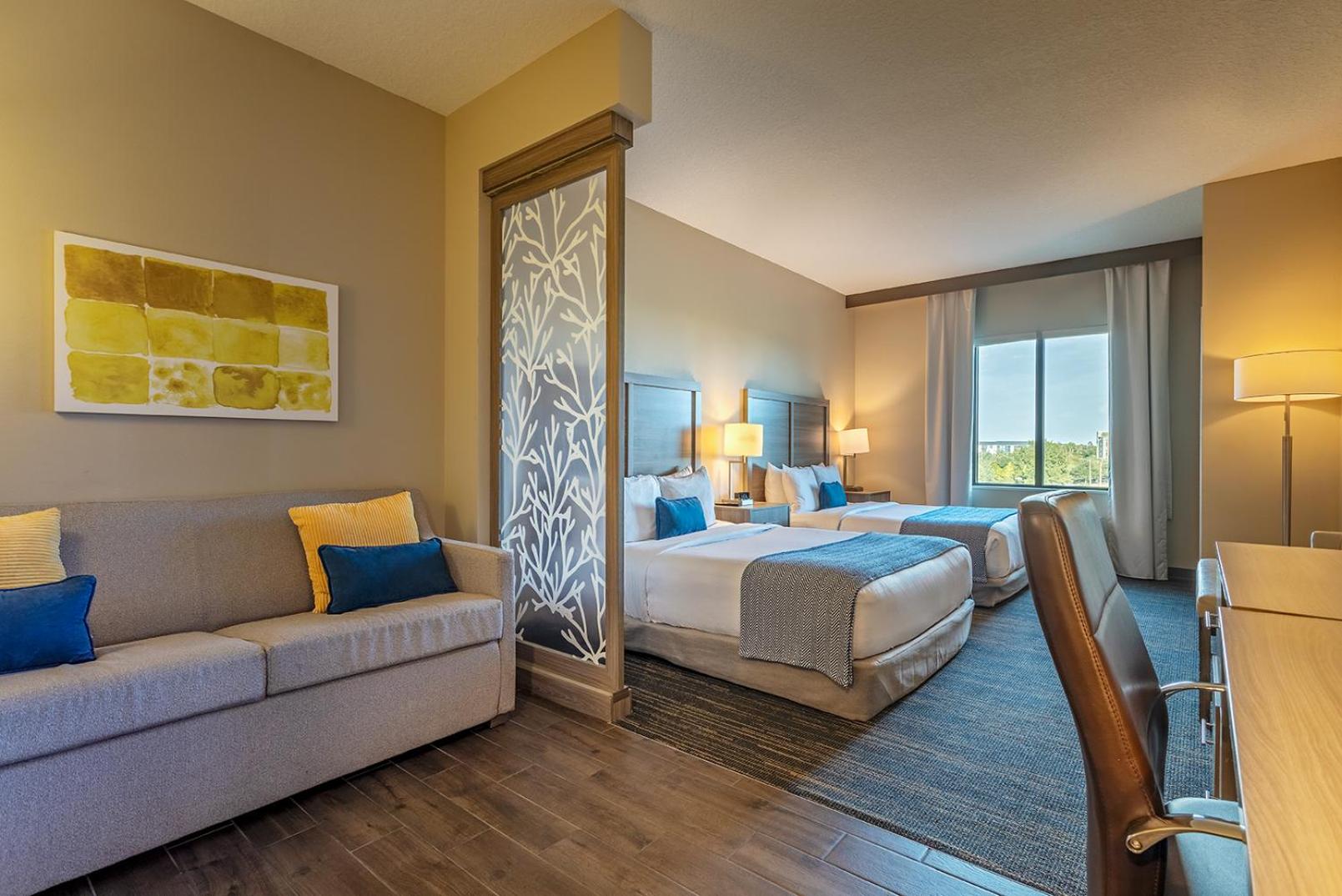 Double Queen Suite