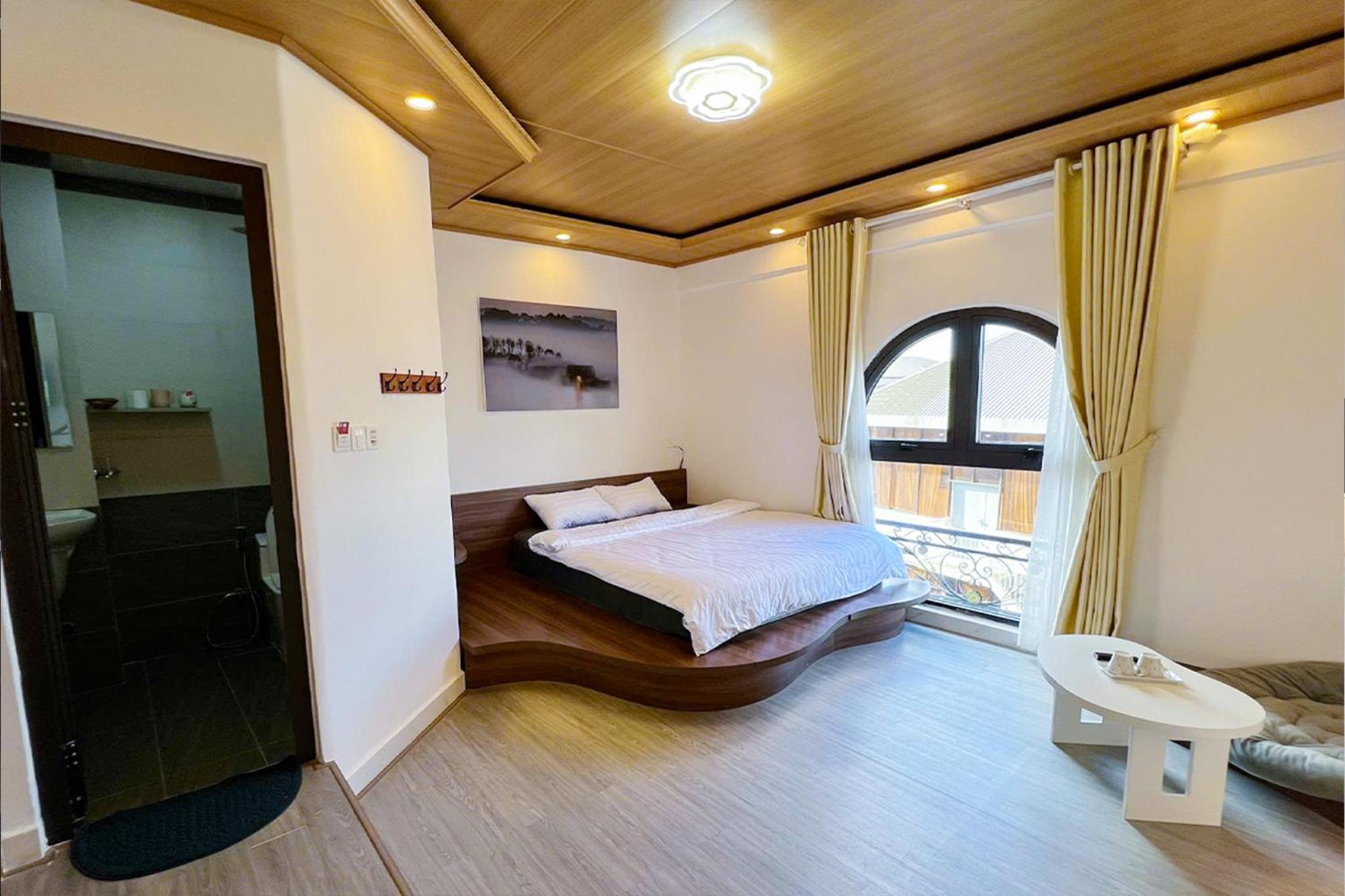 Deluxe King Suite photo 2