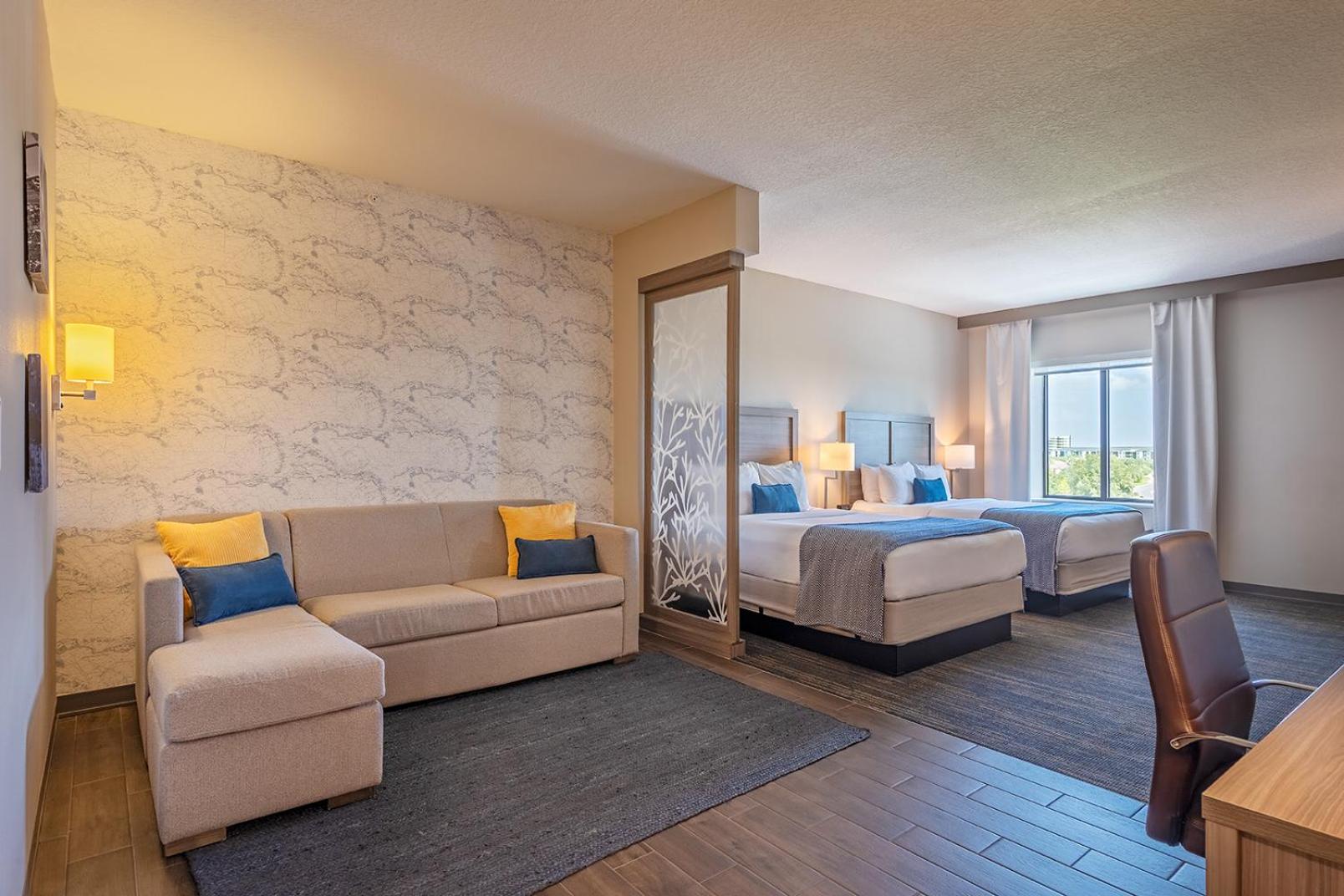 Double Queen Master Suite thumbnail 5