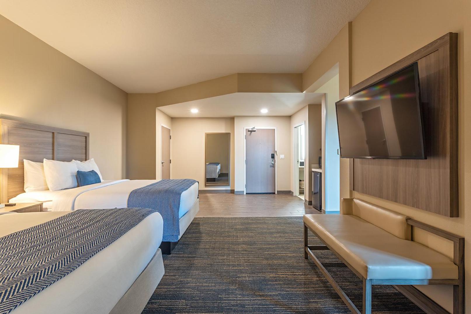 Double Queen Master Suite thumbnail 6