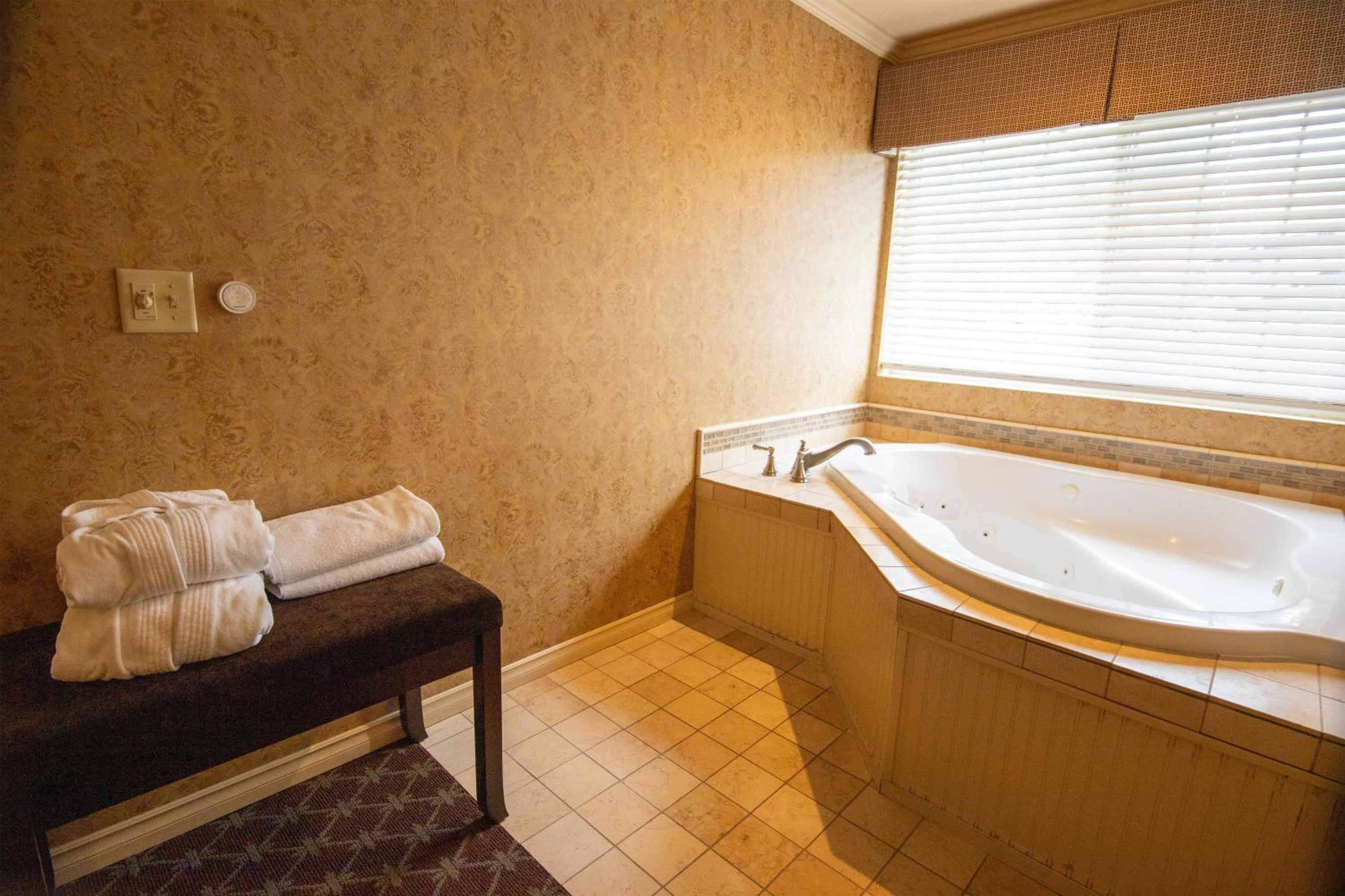 King Suite with Jetted Tub