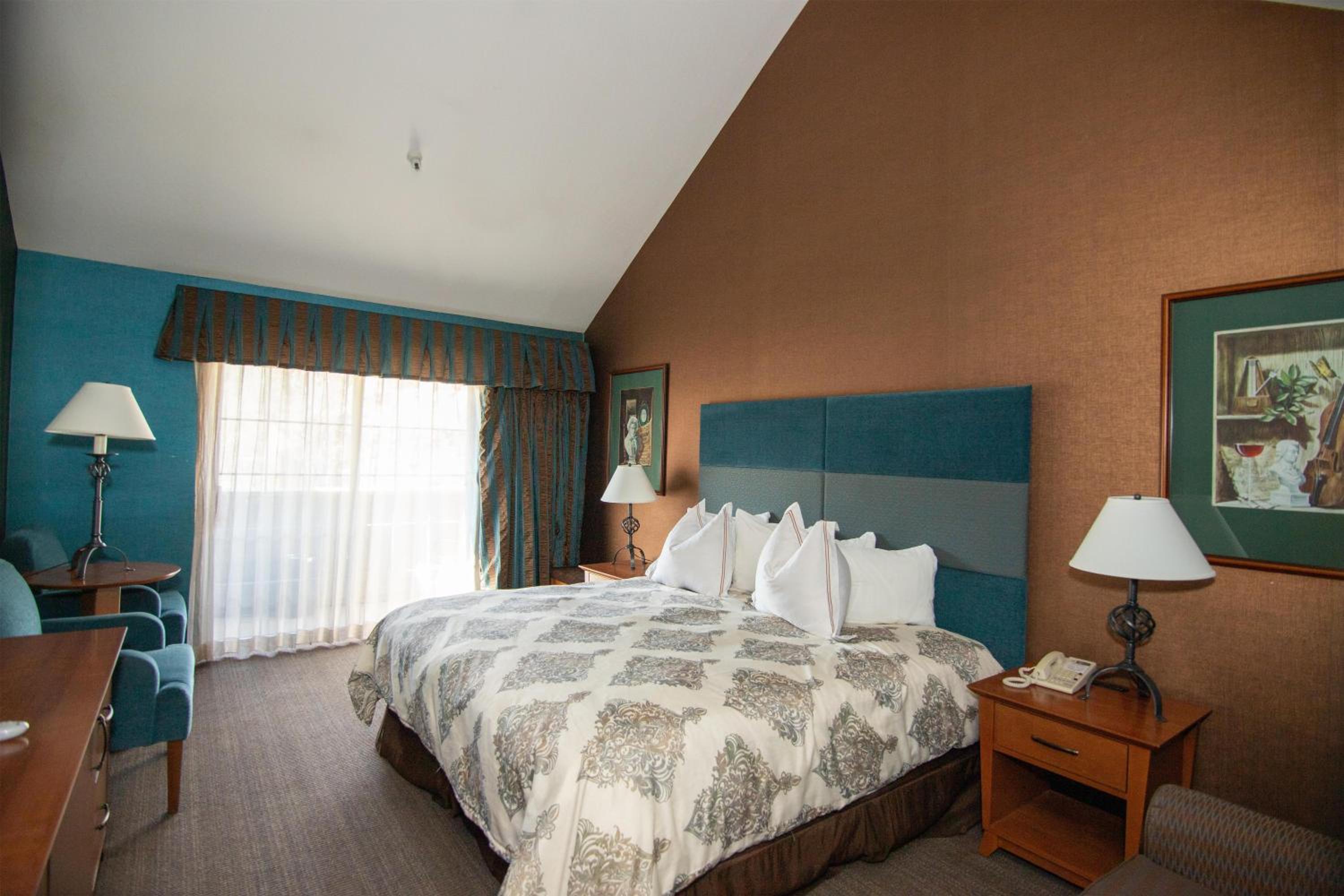 Deluxe King Room with Jetted Tub and Balcony