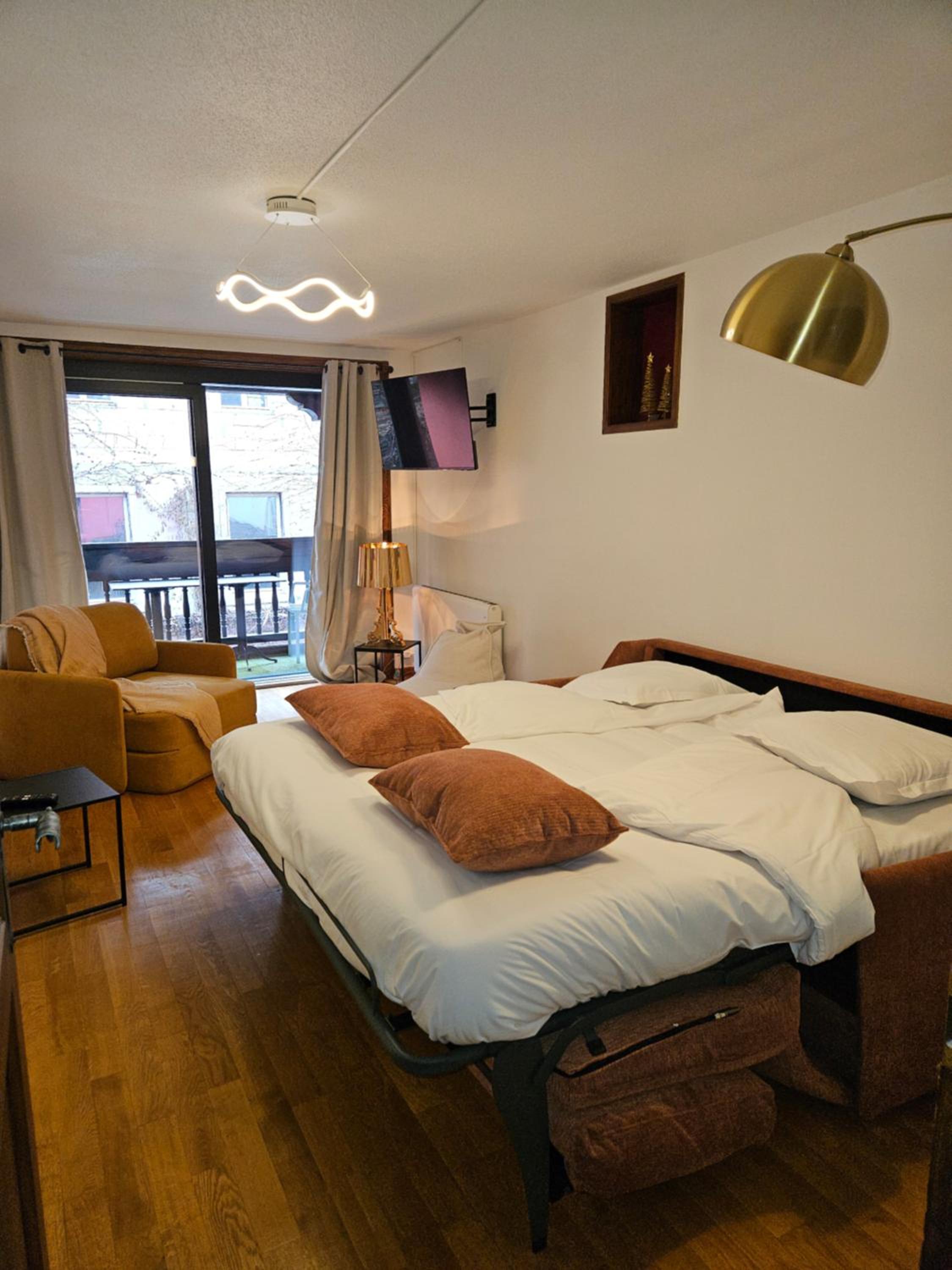 One-Bedroom Apartment photo 2