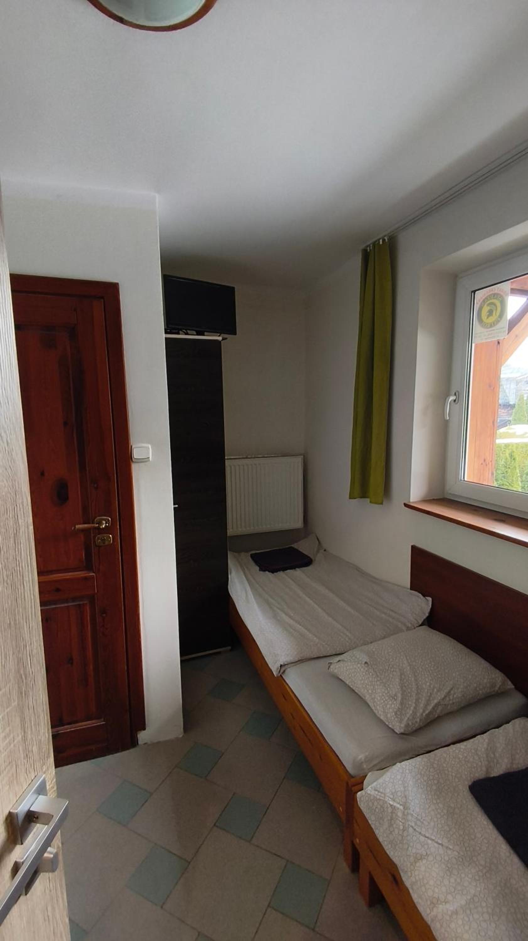 Small Twin Room photo 1