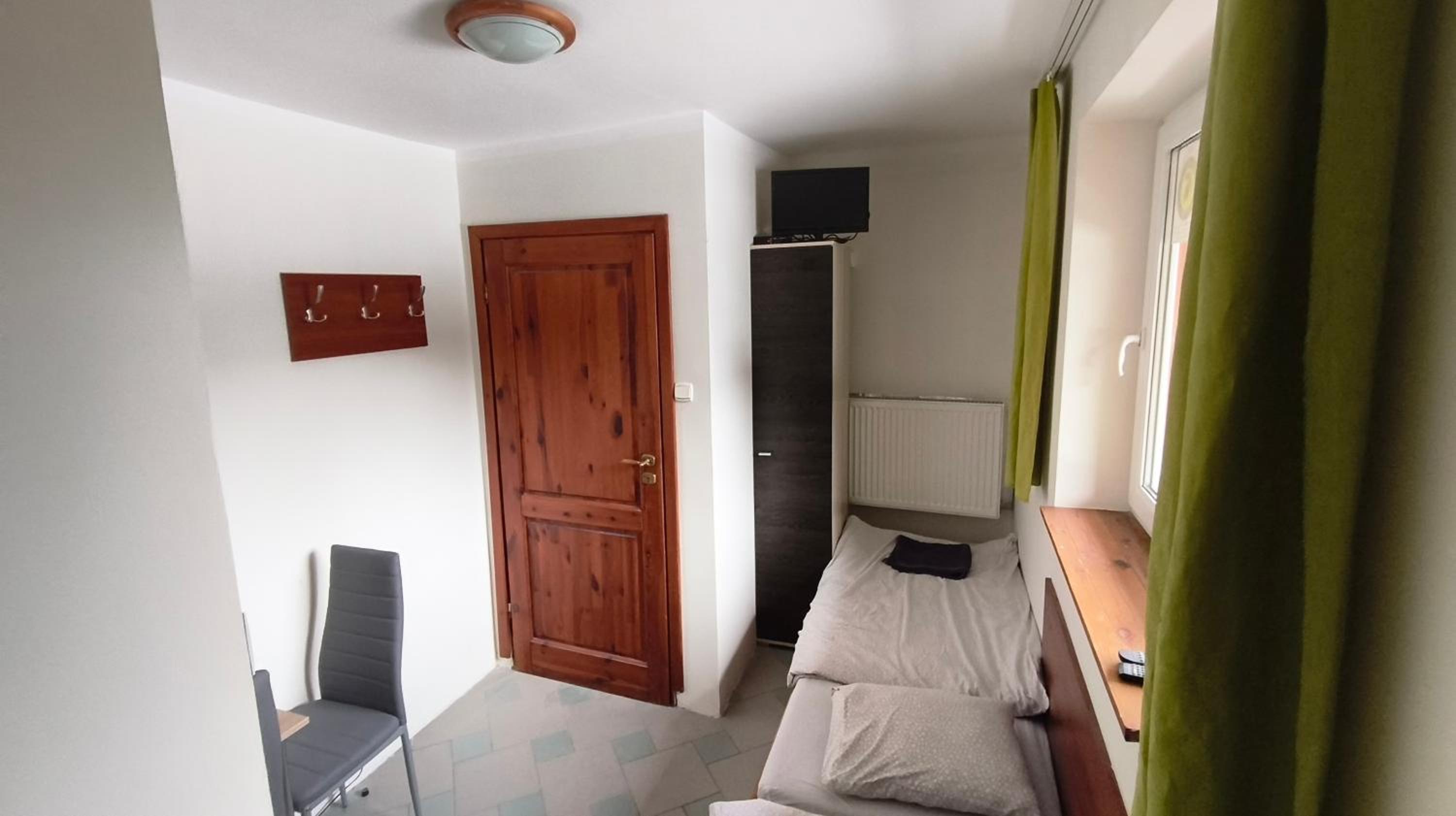 Small Twin Room photo 3